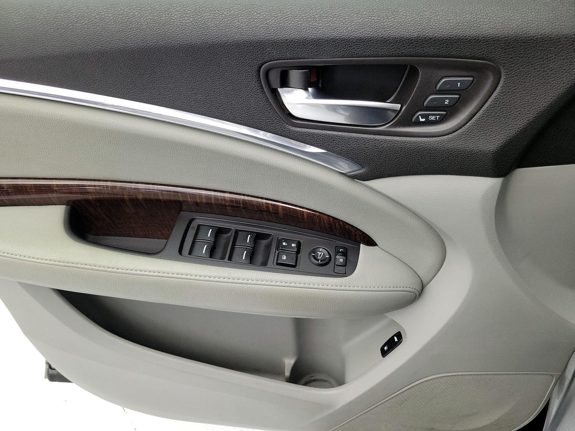 Thumbnail: 2017 Acura MDX - 12