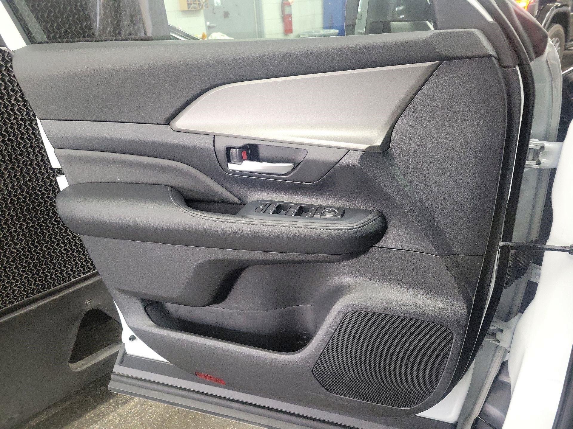 Thumbnail: 2025 Toyota Highlander - 10