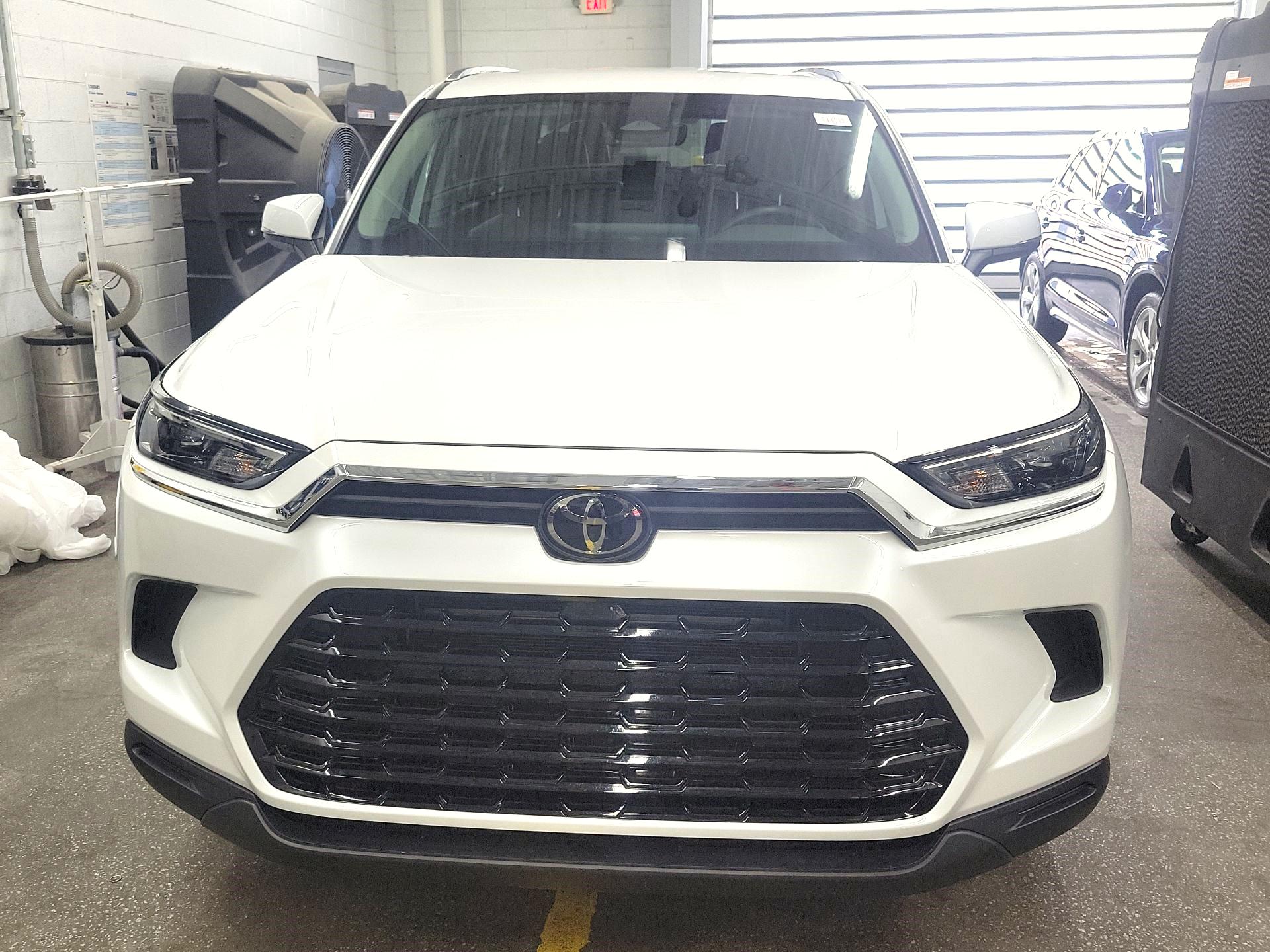 Thumbnail: 2025 Toyota Highlander - 2