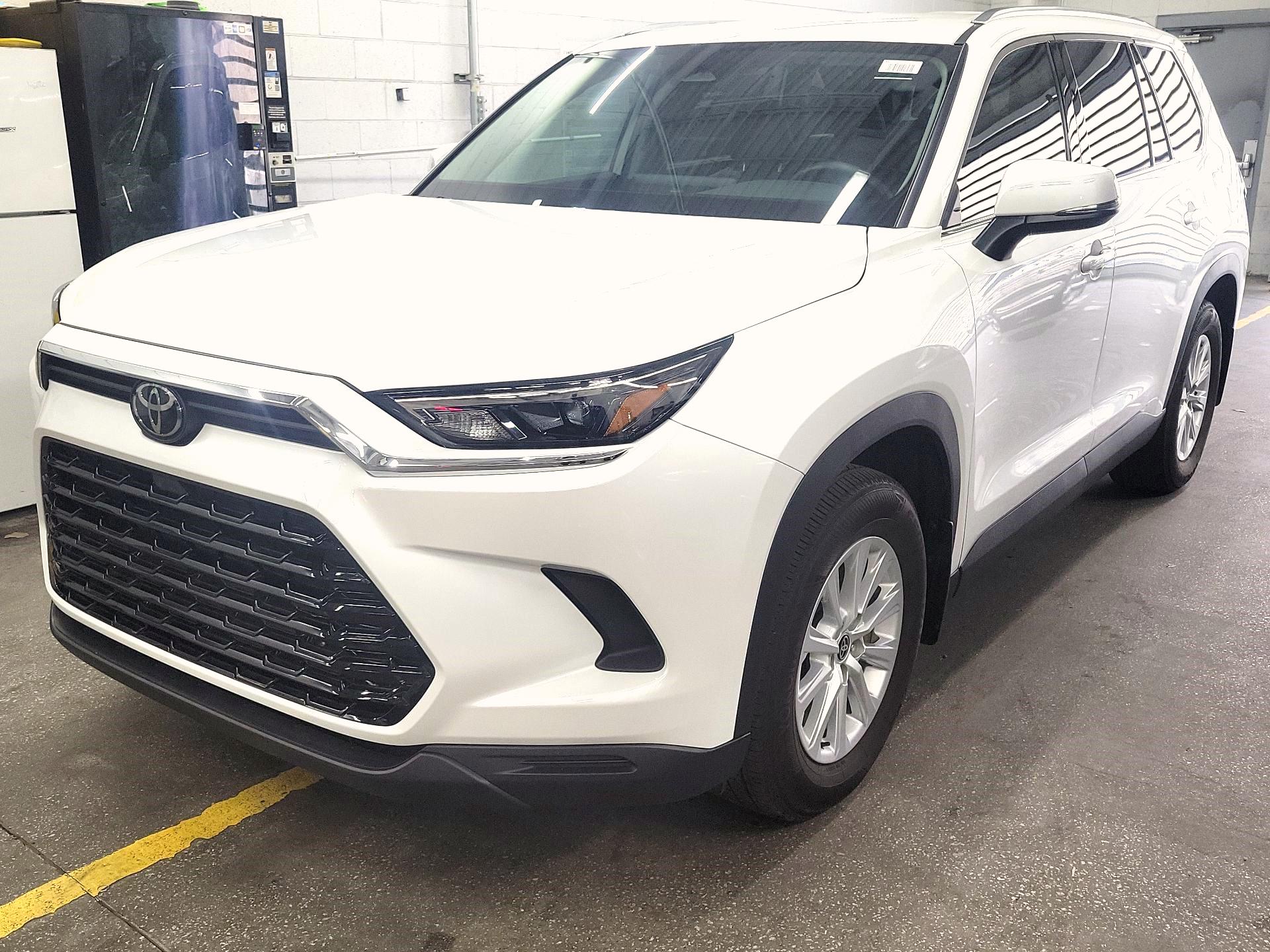 Thumbnail: 2025 Toyota Highlander - 3