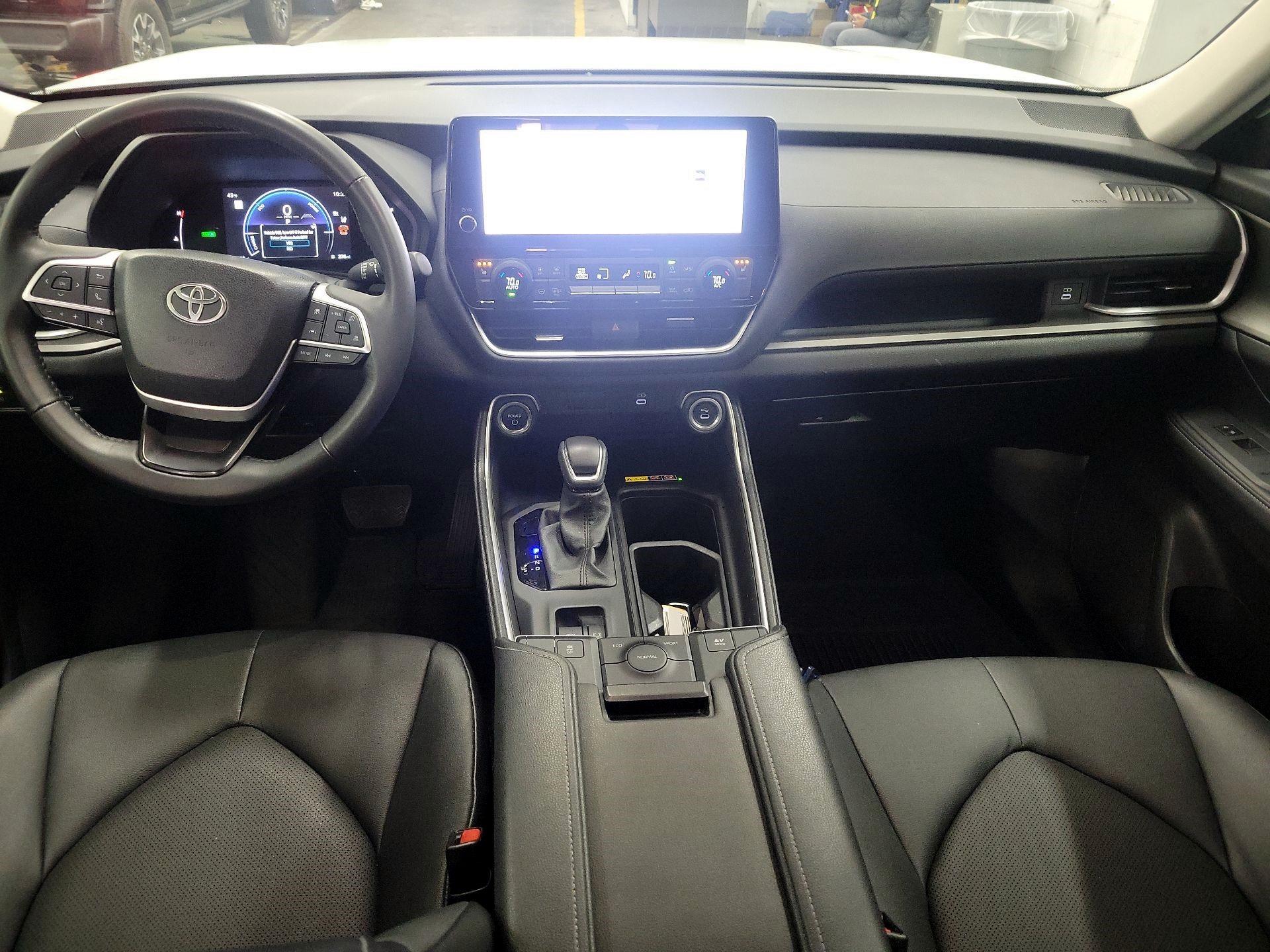 Thumbnail: 2025 Toyota Highlander - 8