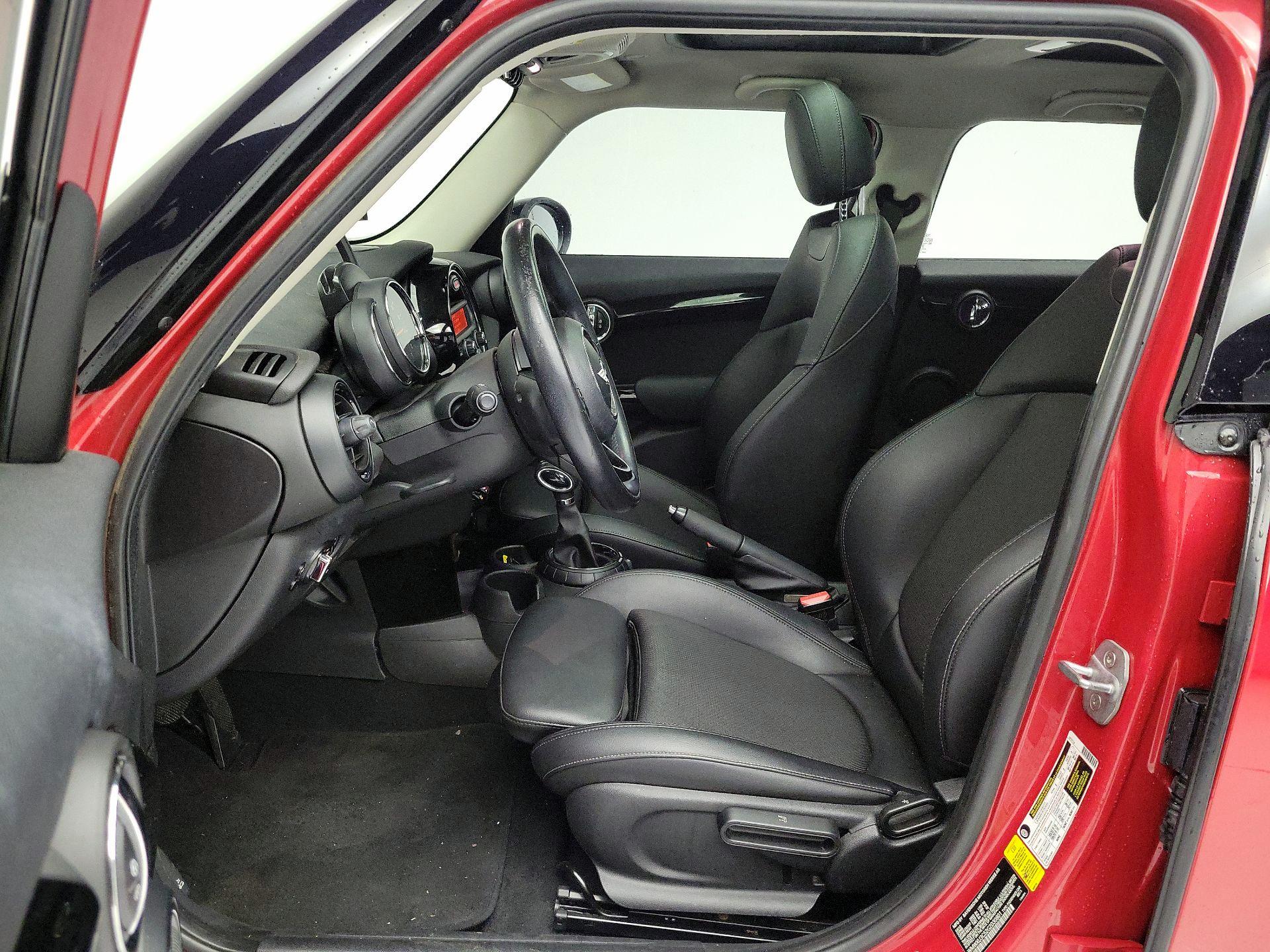 Thumbnail: 2016 MINI Cooper Hardtop - 11