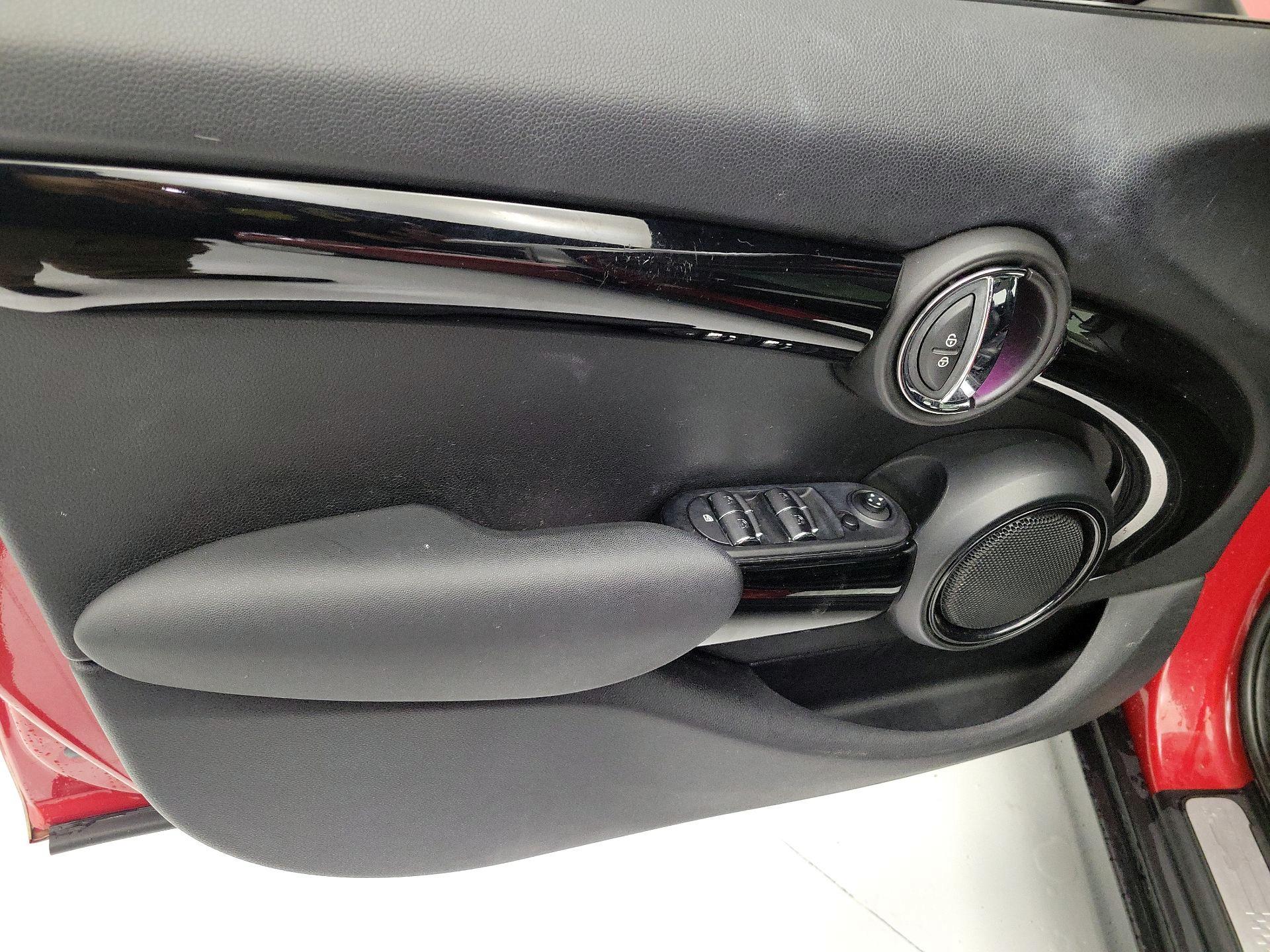 Thumbnail: 2016 MINI Cooper Hardtop - 12