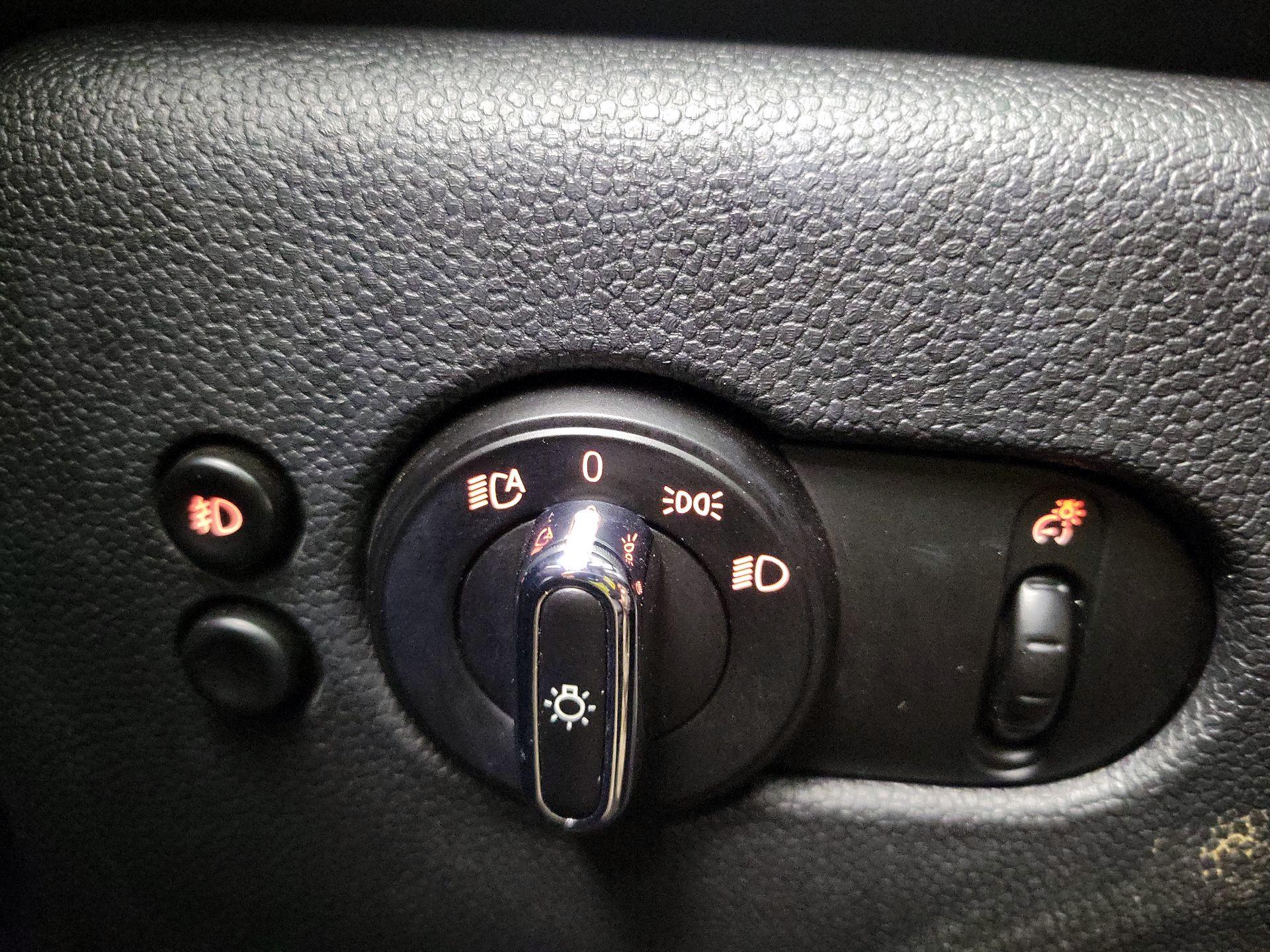 Thumbnail: 2016 MINI Cooper Hardtop - 13