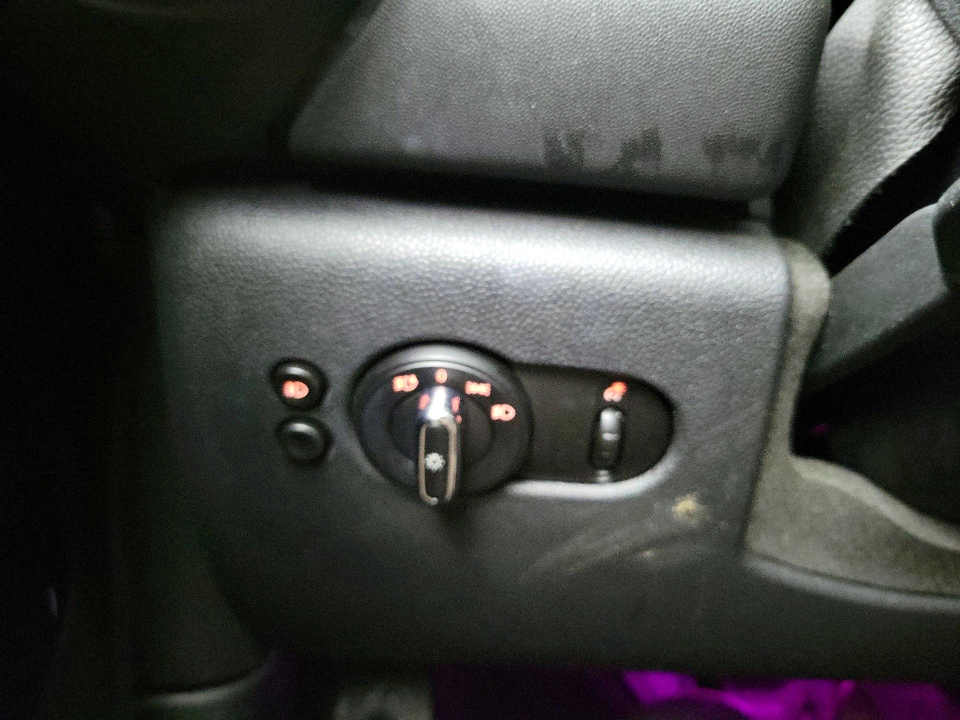 Thumbnail: 2016 MINI Cooper Hardtop - 14