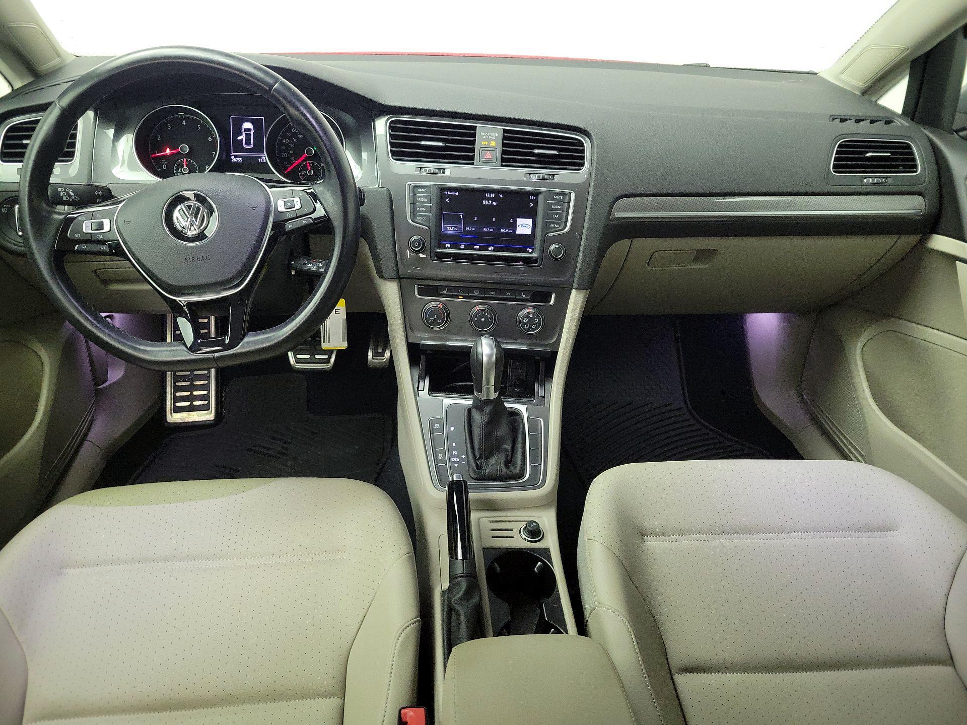 Thumbnail: 2017 Volkswagen Golf - 9