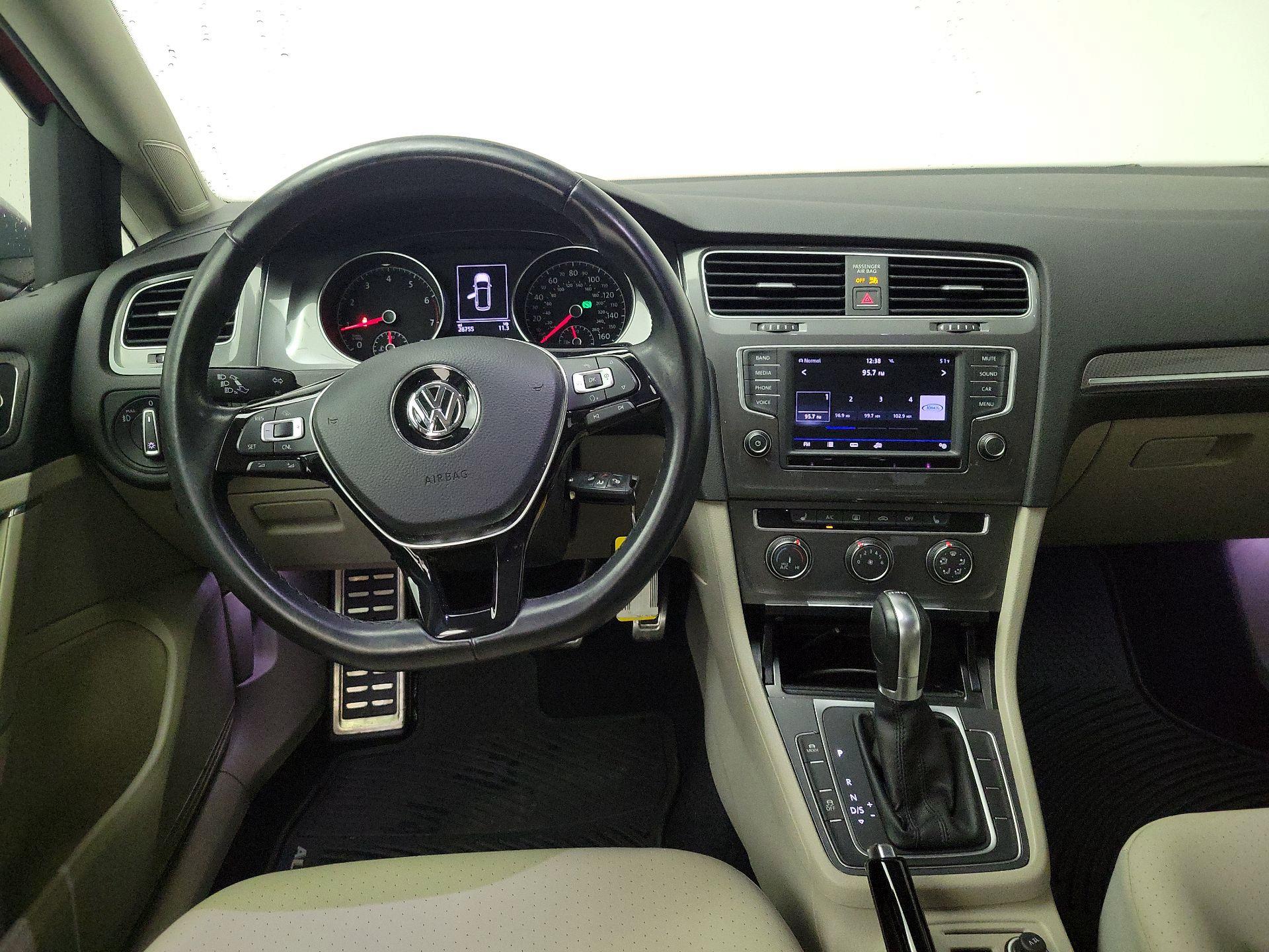 Thumbnail: 2017 Volkswagen Golf - 10