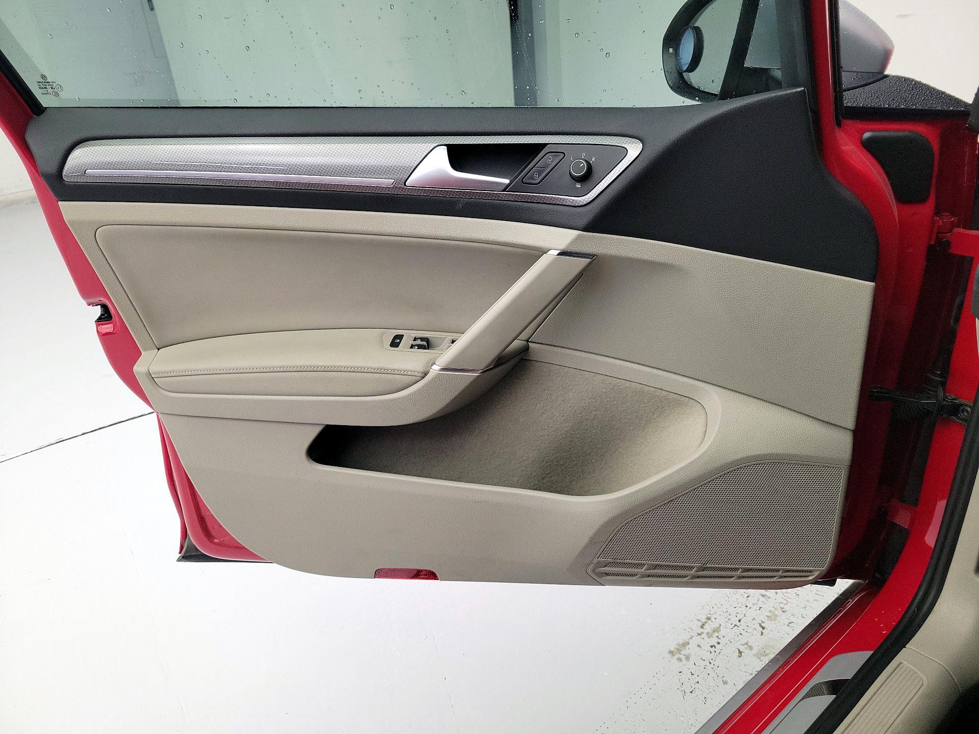 Thumbnail: 2017 Volkswagen Golf - 12