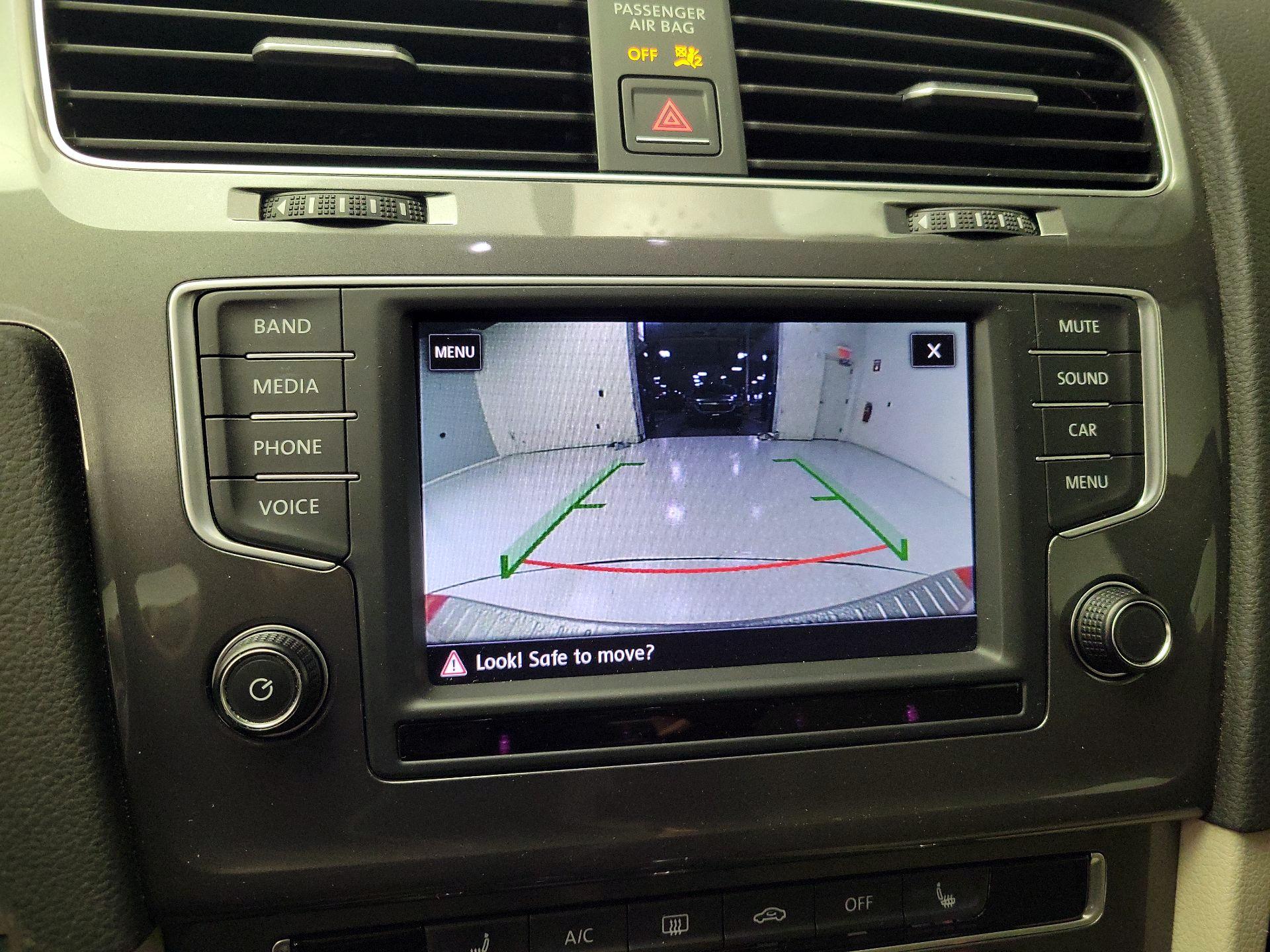 Thumbnail: 2017 Volkswagen Golf - 14