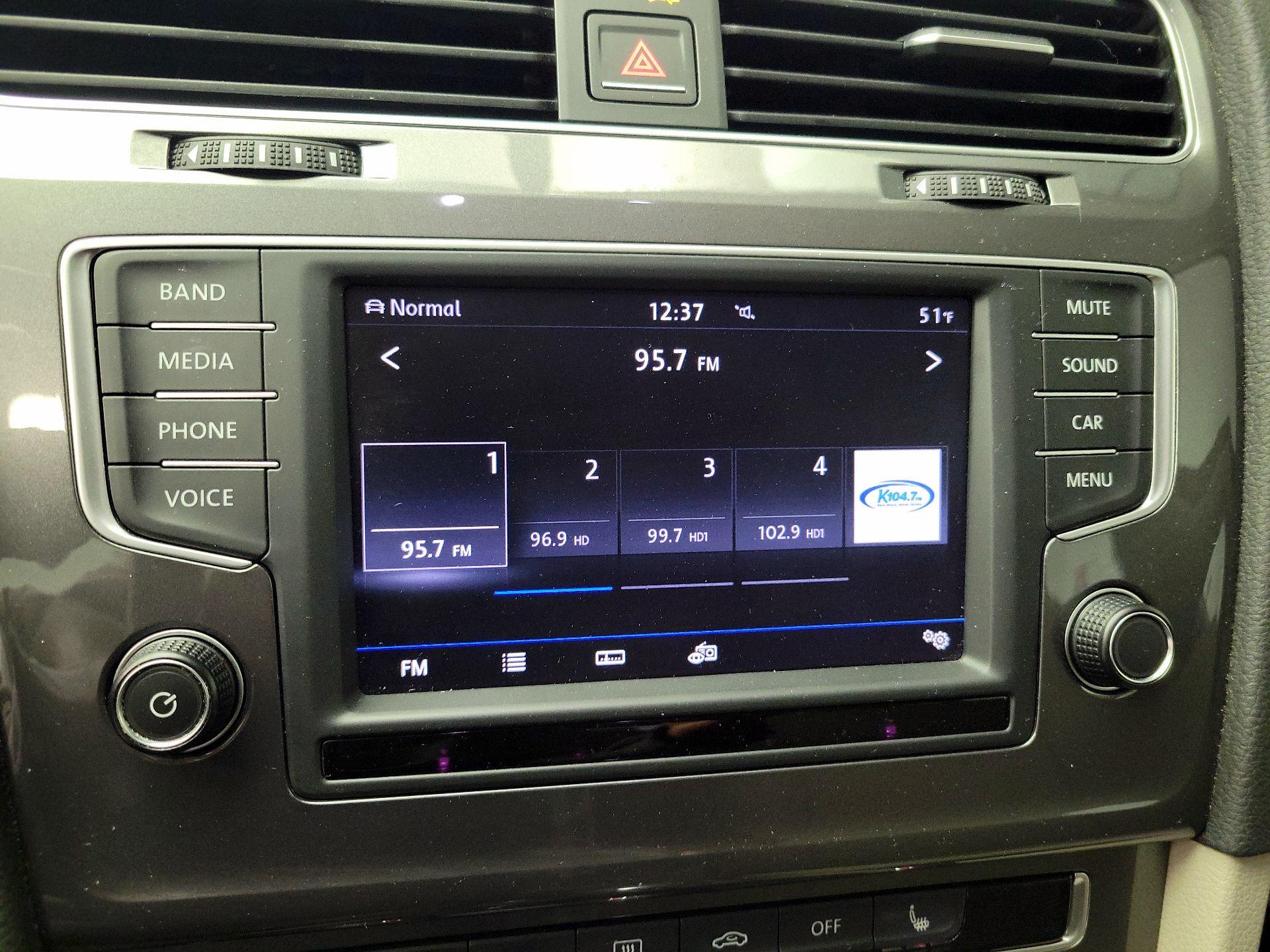 Thumbnail: 2017 Volkswagen Golf - 15