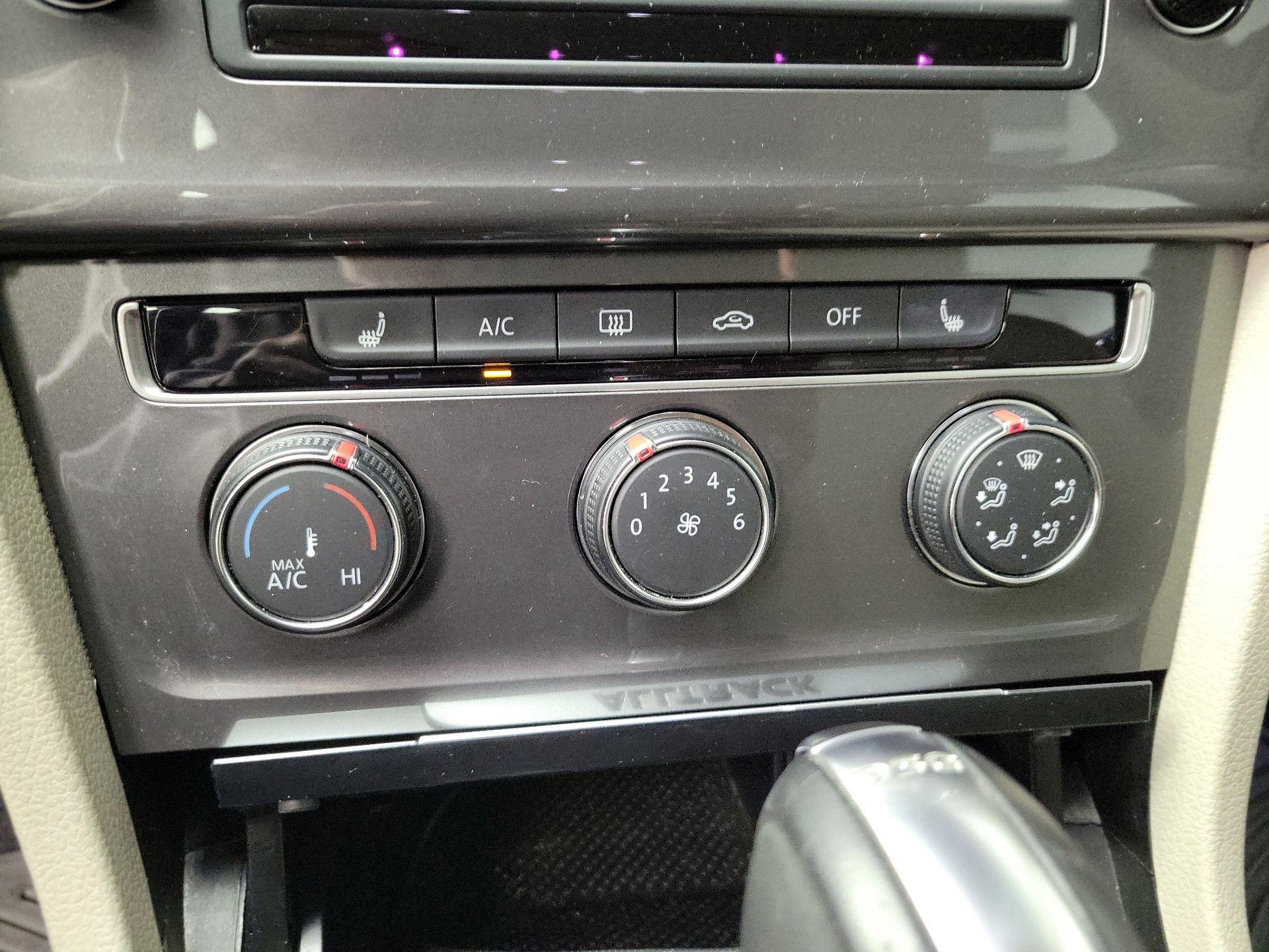 Thumbnail: 2017 Volkswagen Golf - 16