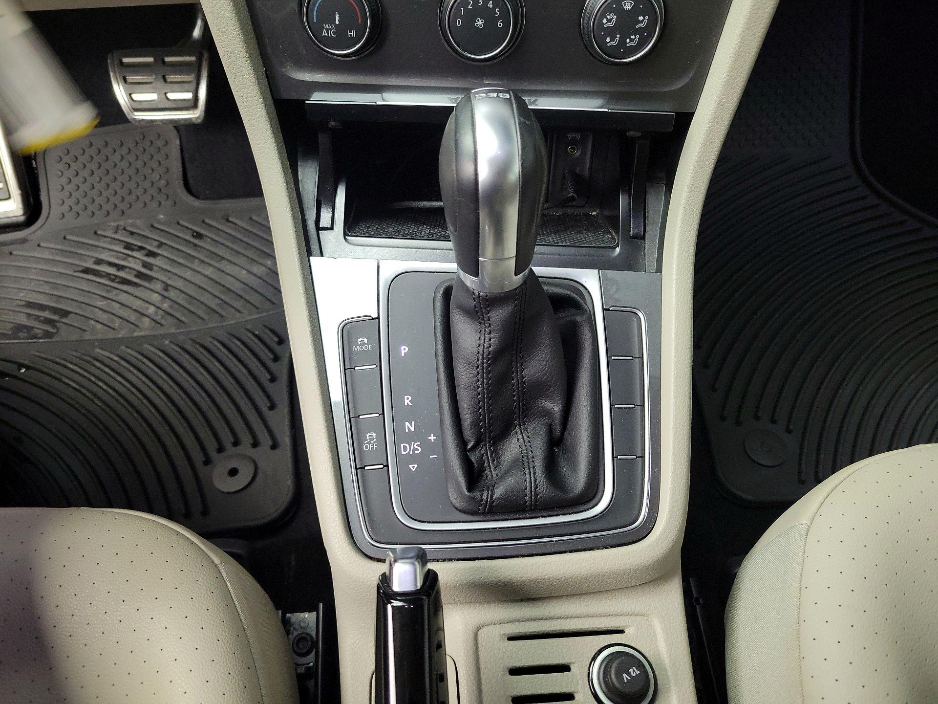 Thumbnail: 2017 Volkswagen Golf - 17