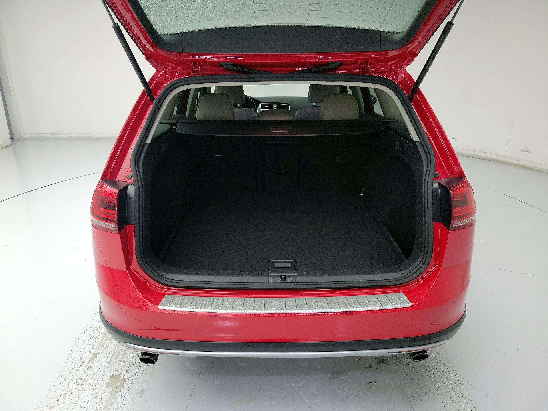 Thumbnail: 2017 Volkswagen Golf - 20