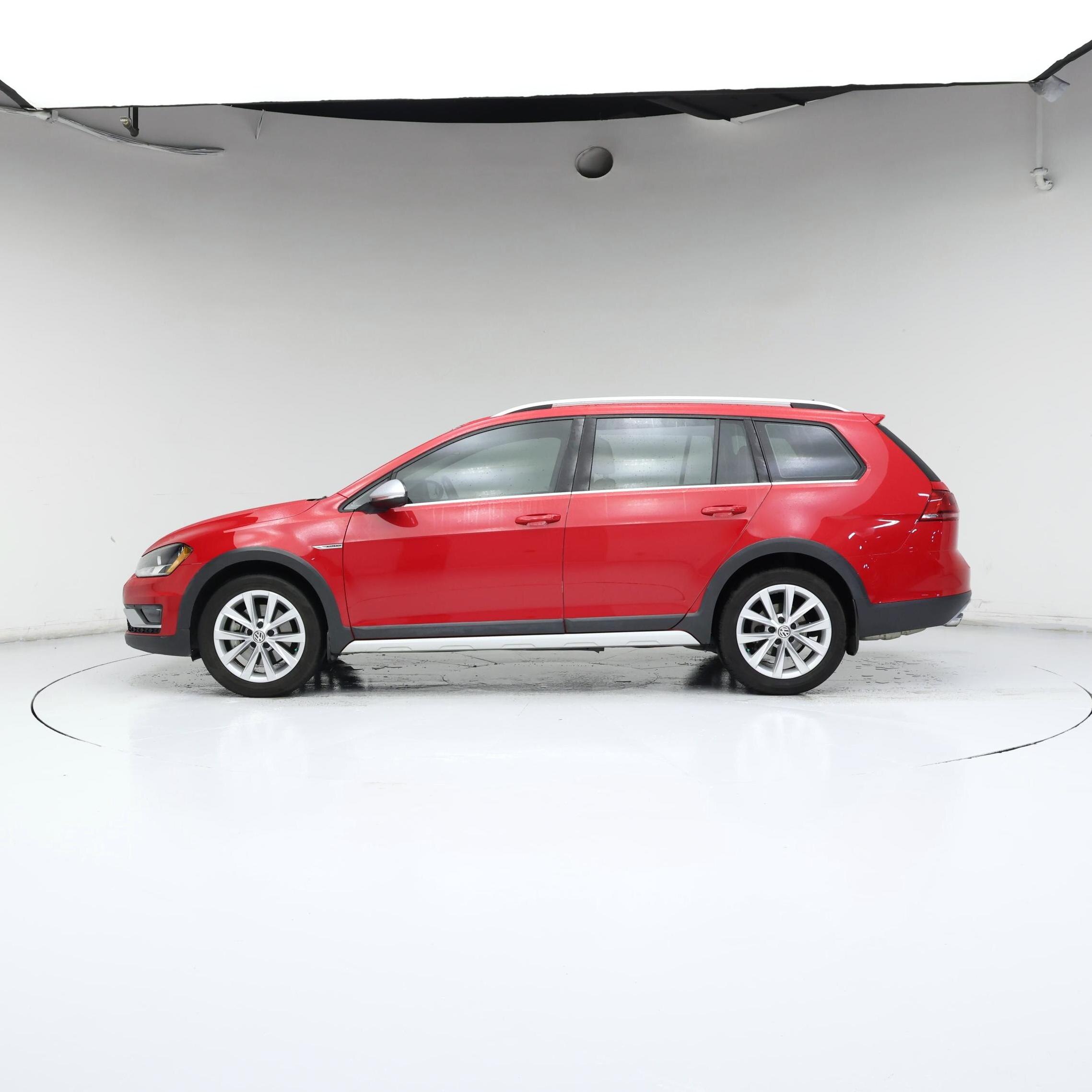 Thumbnail: 2017 Volkswagen Golf - 3