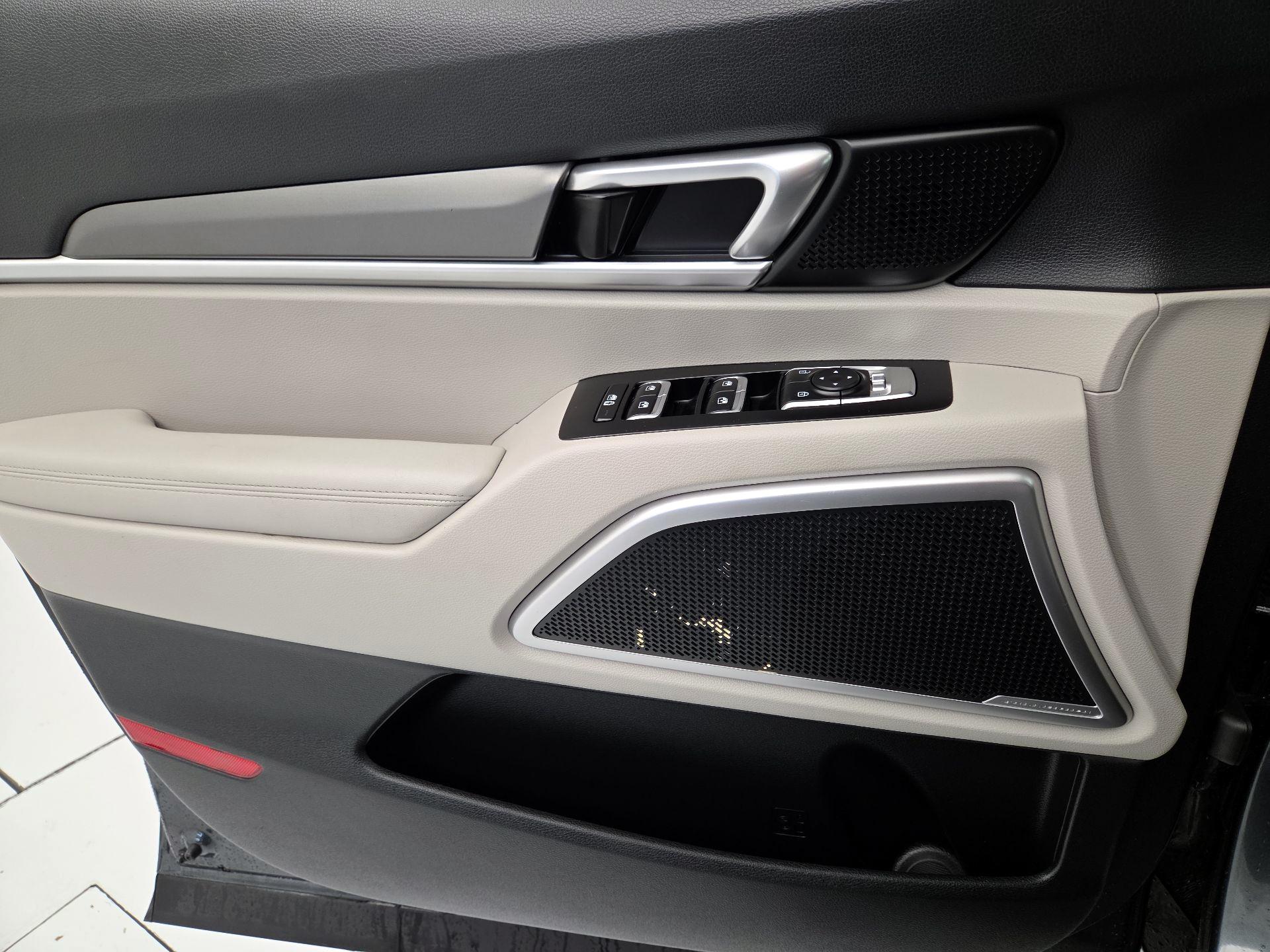 Thumbnail: 2022 Kia Telluride - 12