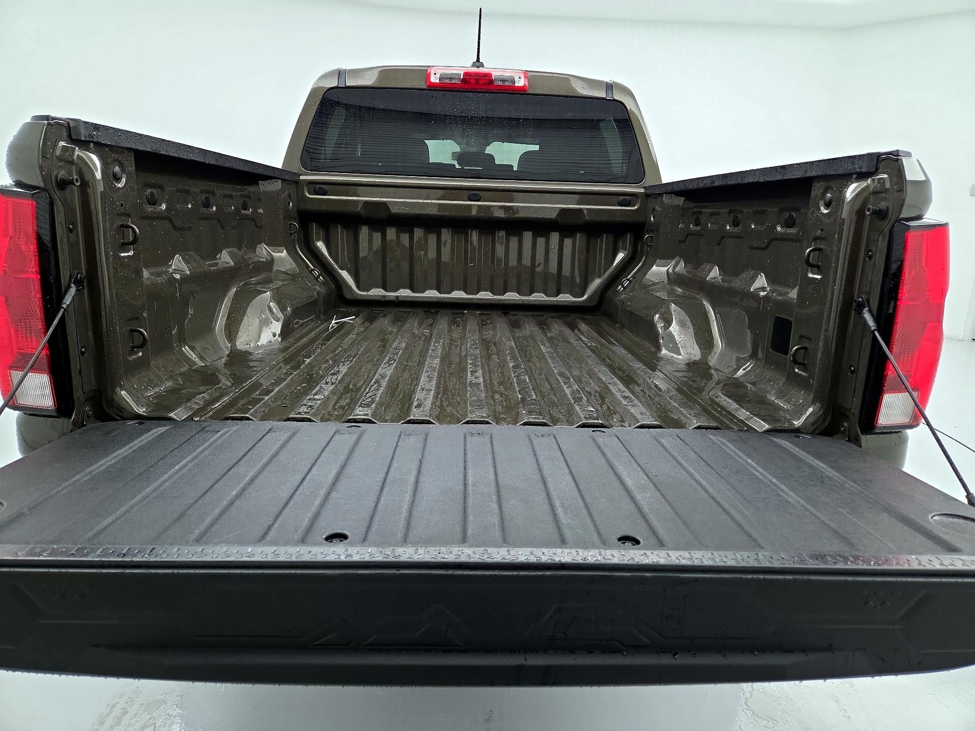 Thumbnail: 2023 Chevrolet Colorado - 19