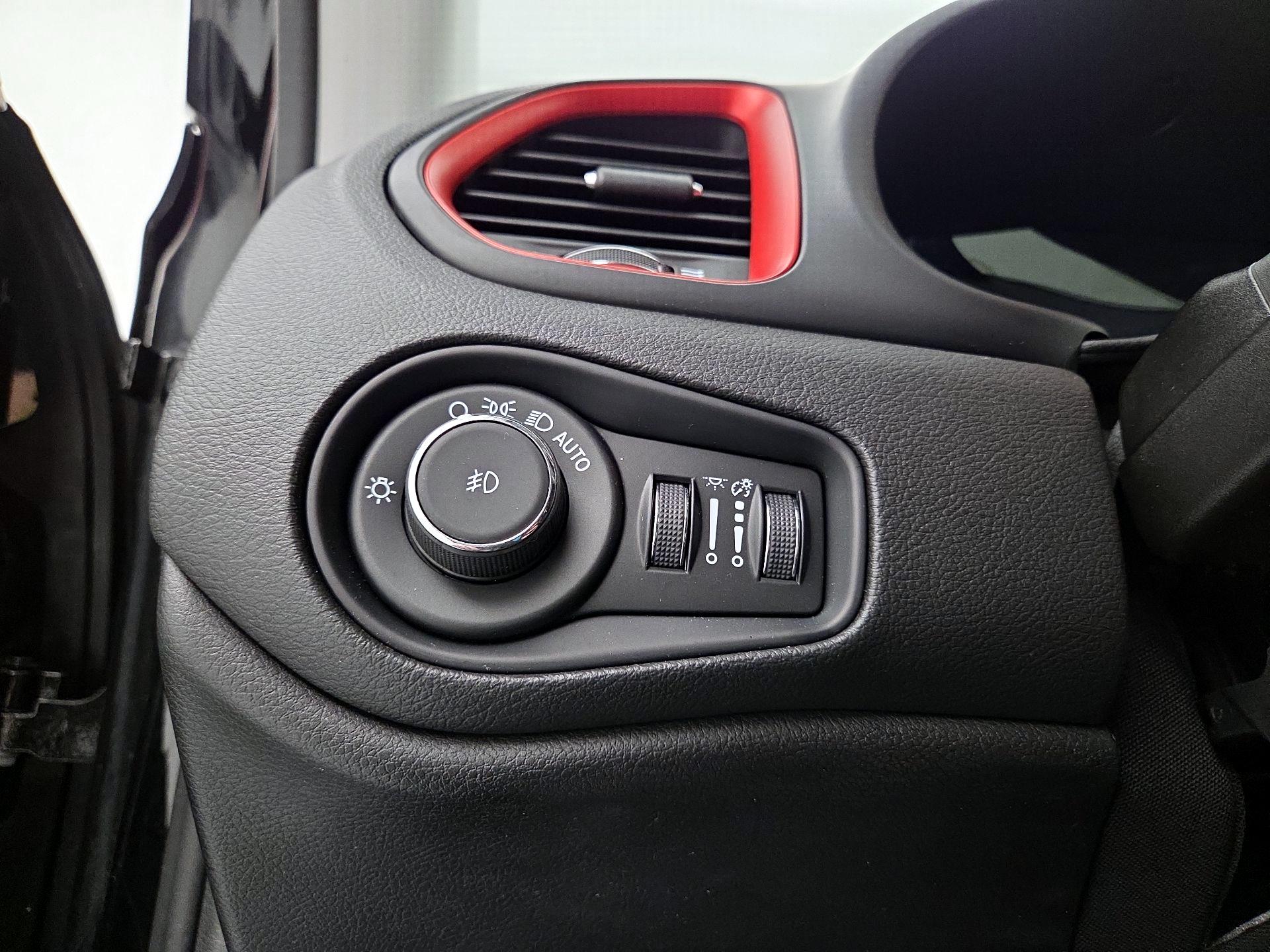 Thumbnail: 2023 Jeep Renegade - 13