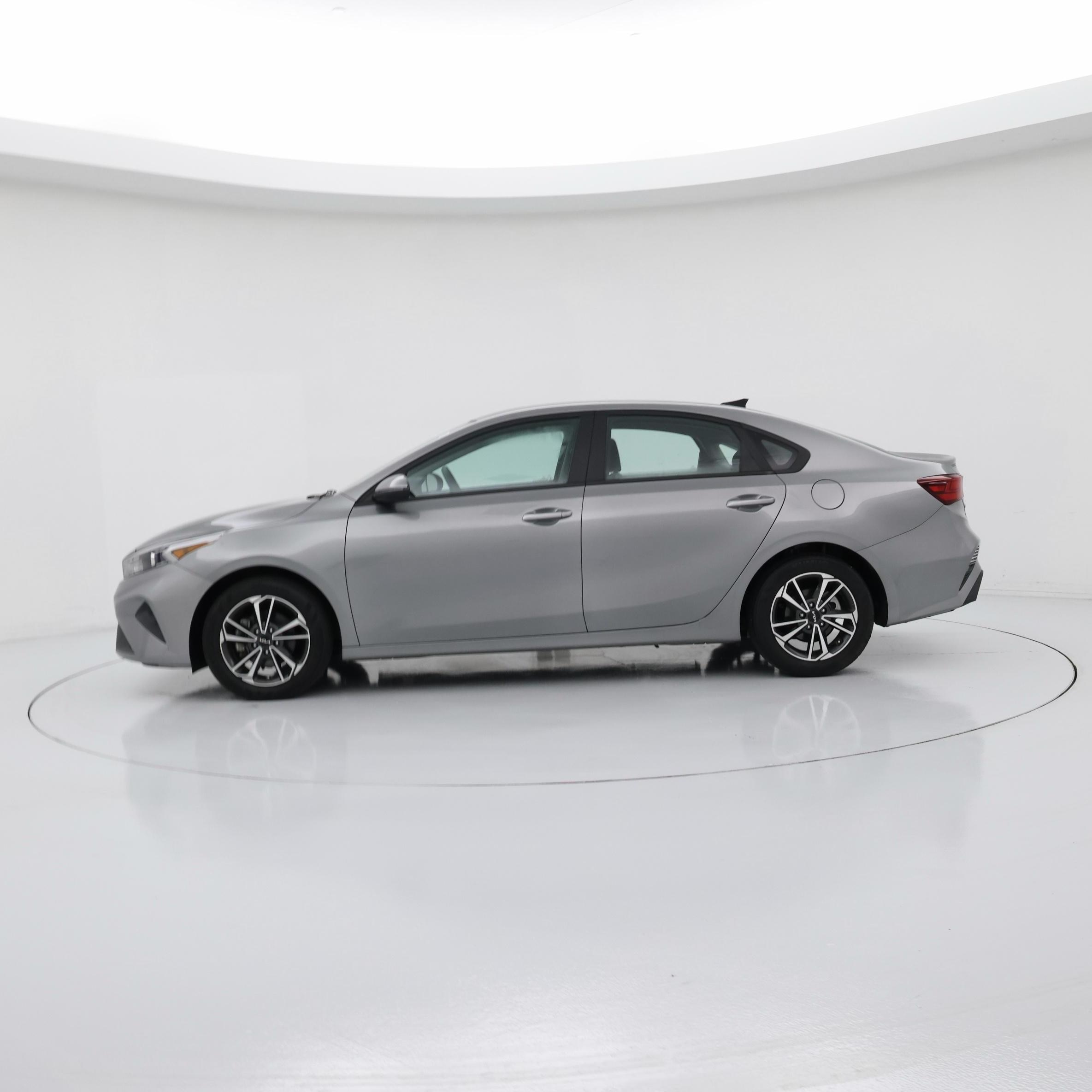 Thumbnail: 2023 Kia Forte - 3