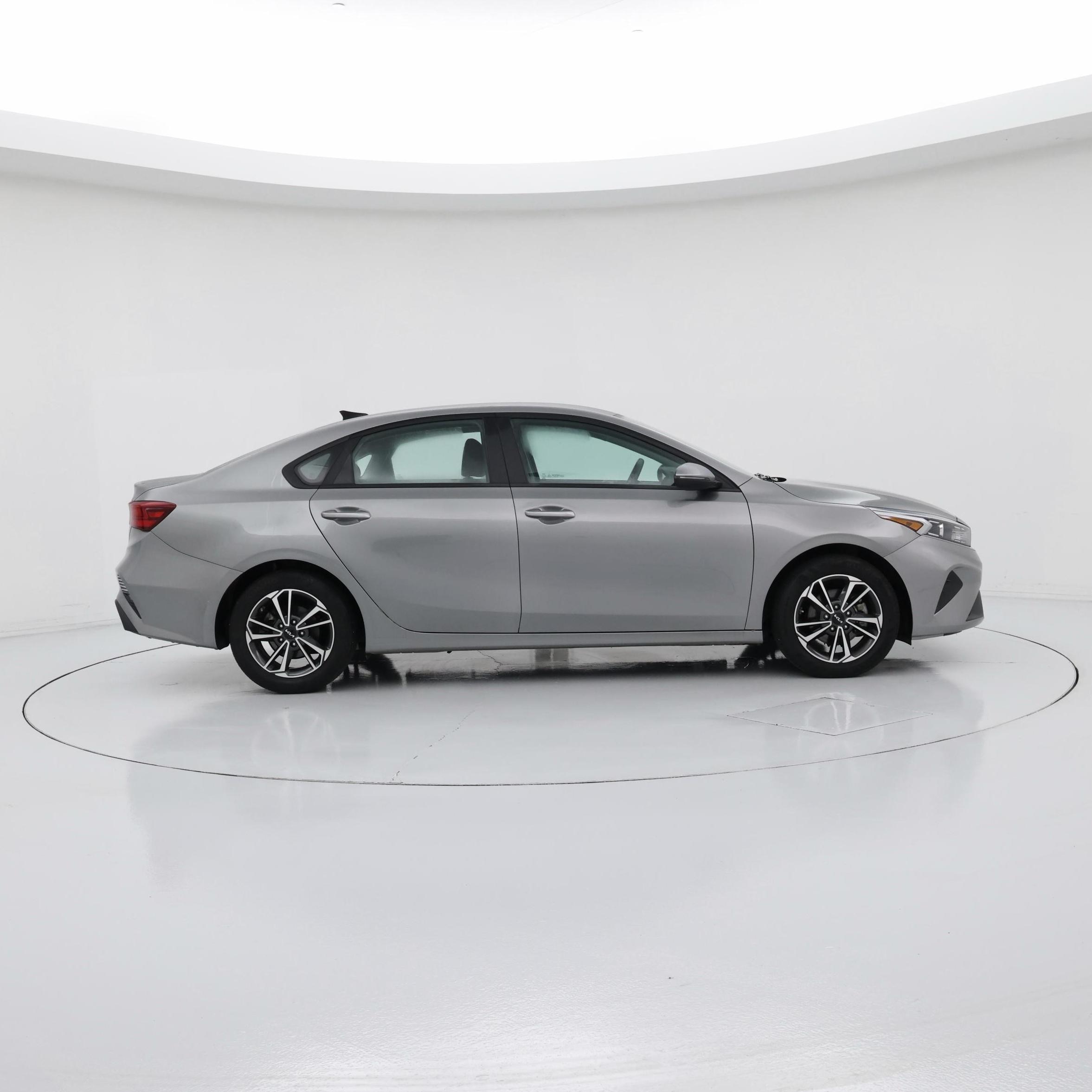 Thumbnail: 2023 Kia Forte - 7