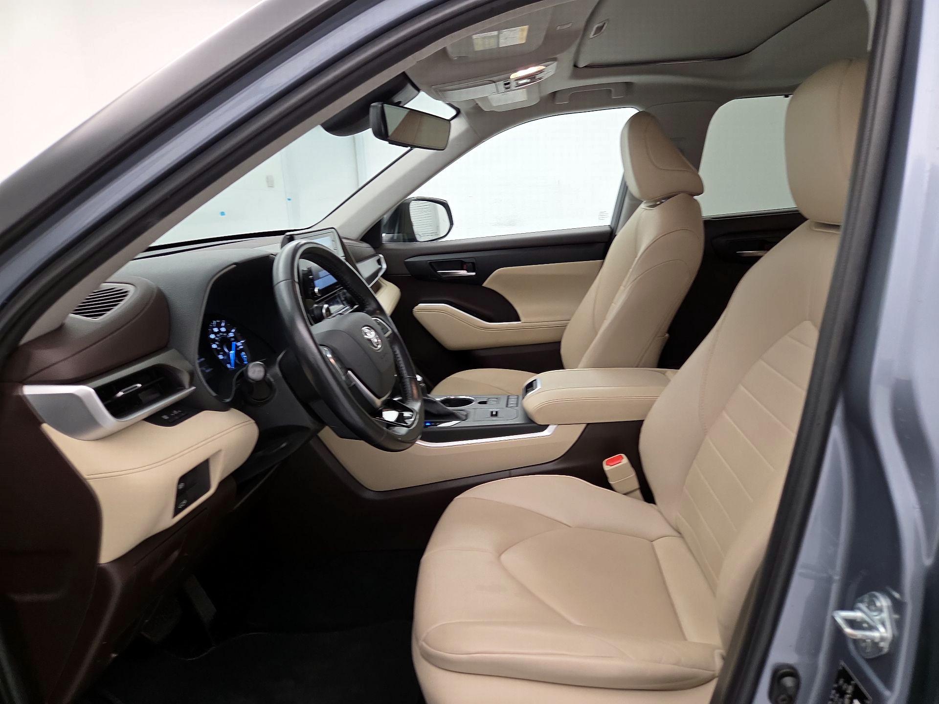 Thumbnail: 2021 Toyota Highlander - 11