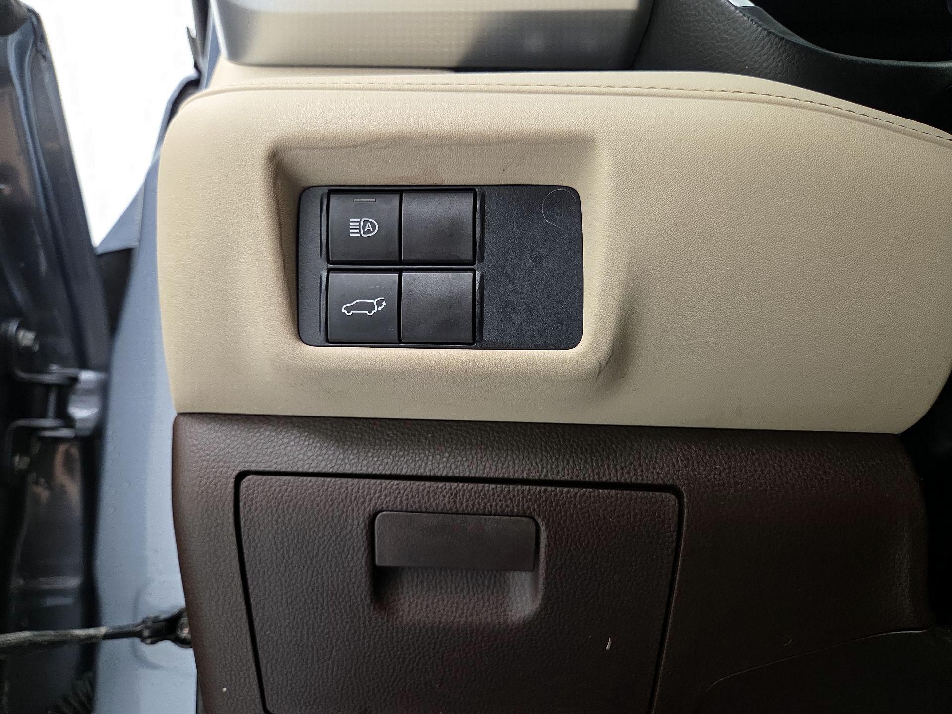 Thumbnail: 2021 Toyota Highlander - 13