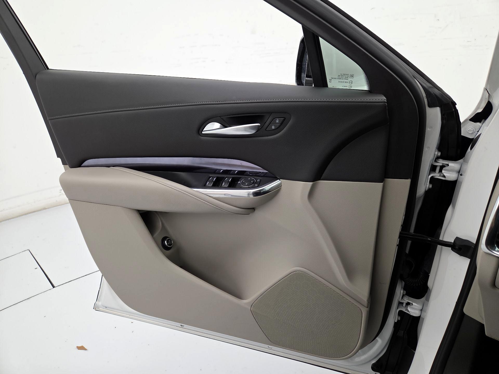 Thumbnail: 2023 Cadillac XT4 - 12