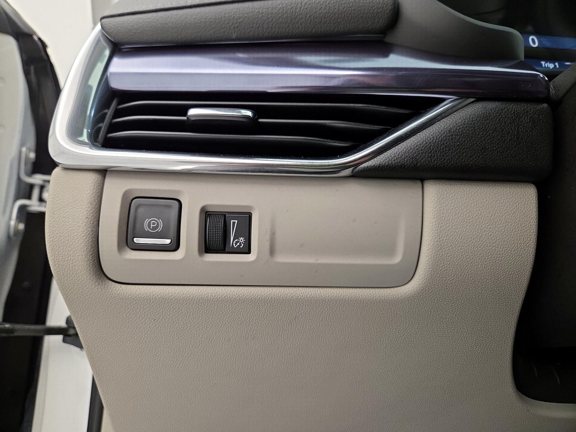 Thumbnail: 2023 Cadillac XT4 - 13