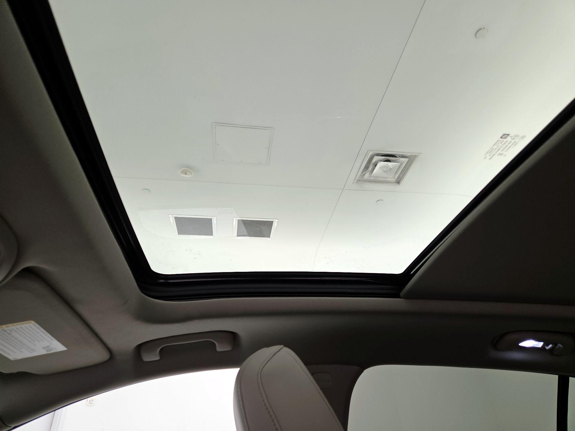 Thumbnail: 2023 Cadillac XT4 - 19