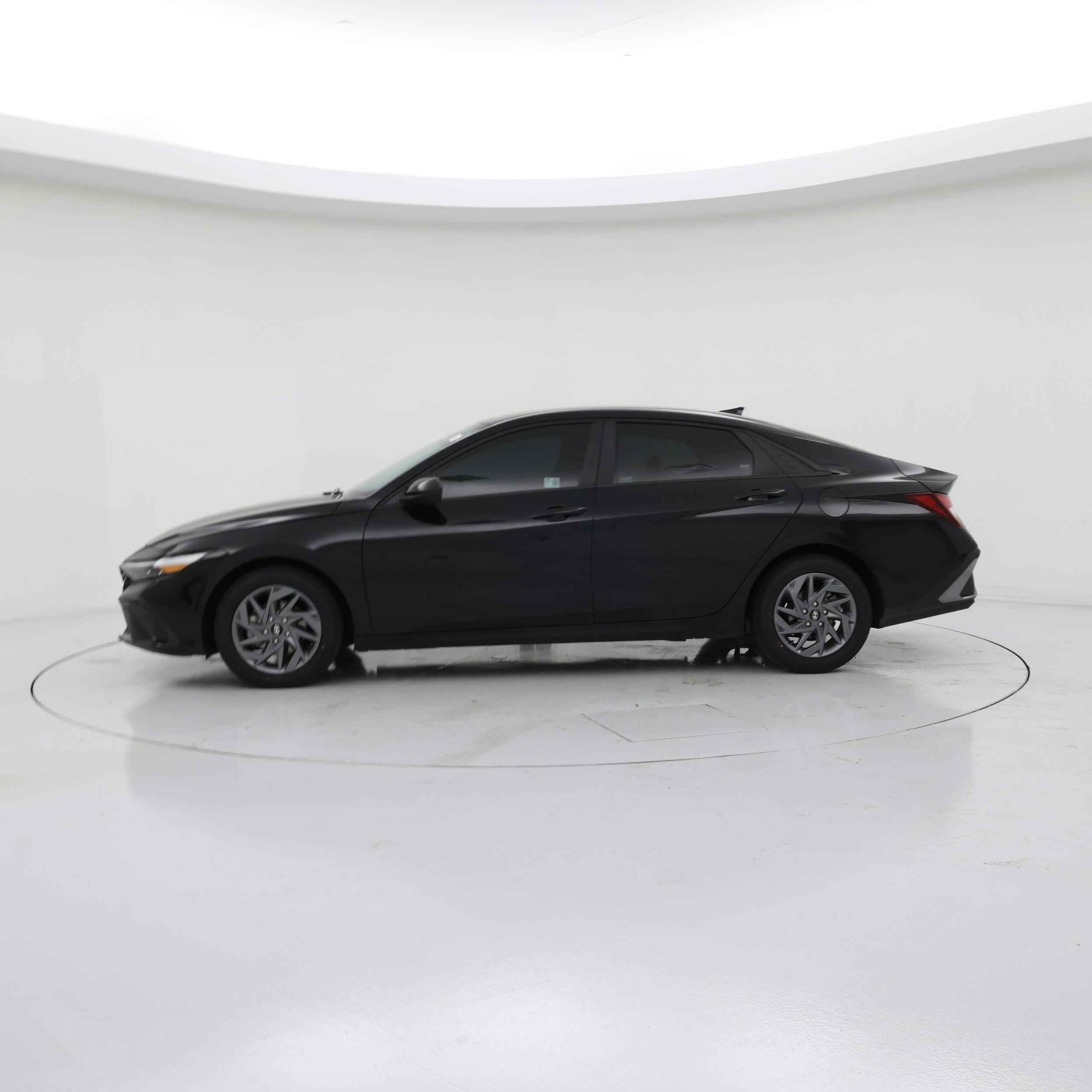 Thumbnail: 2024 Hyundai Elantra - 3