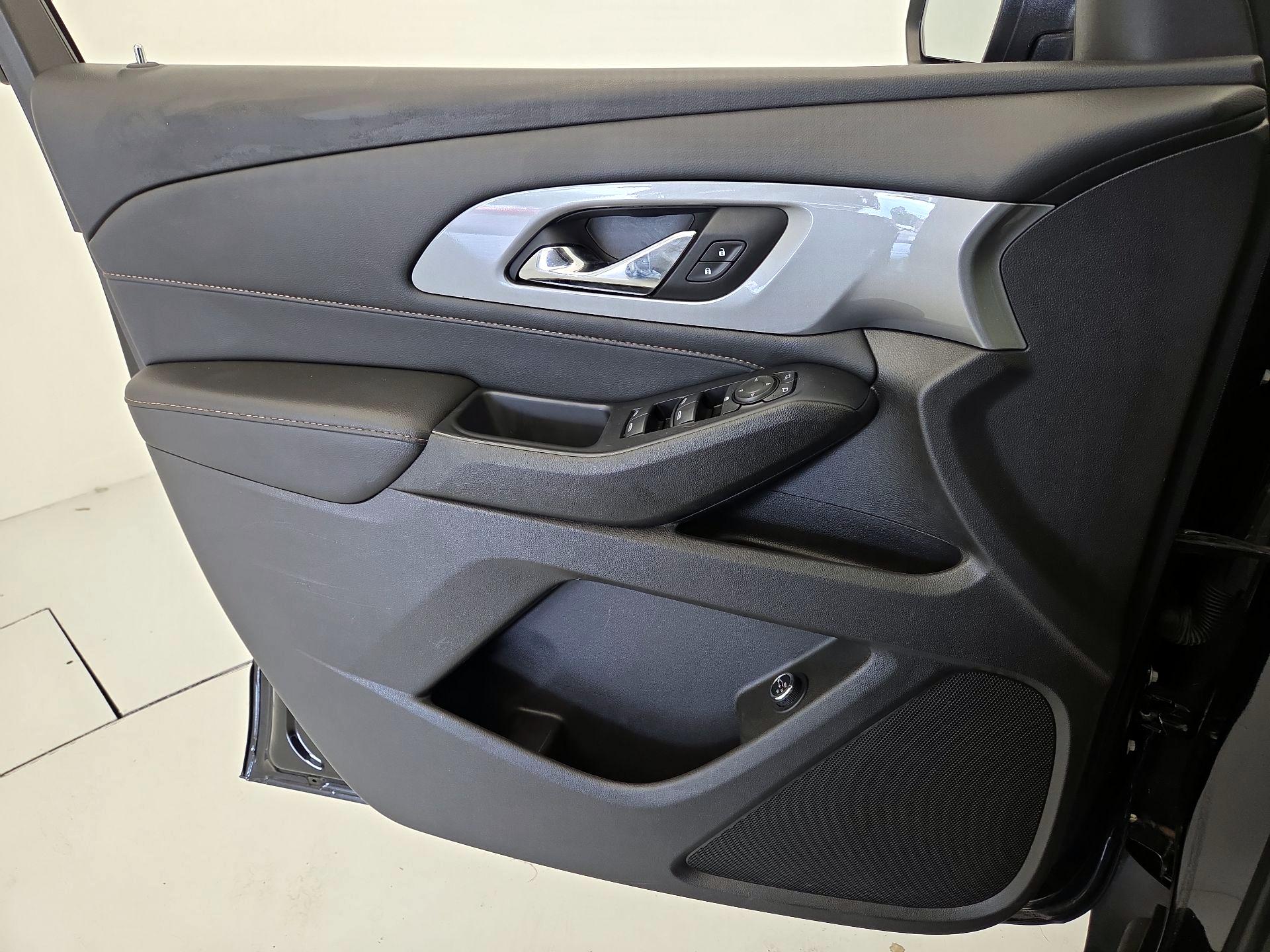 Thumbnail: 2021 Chevrolet Traverse - 12