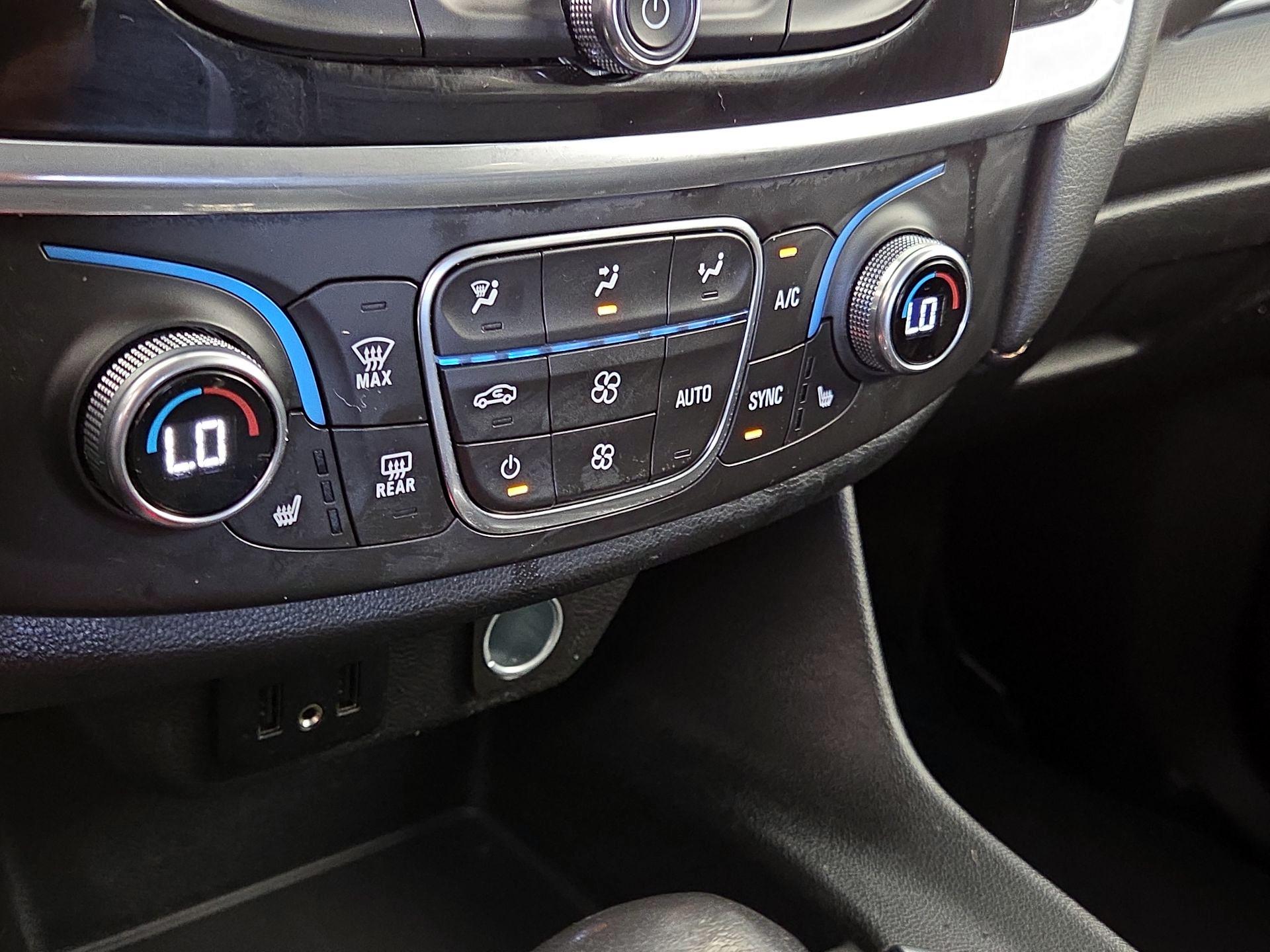 Thumbnail: 2021 Chevrolet Traverse - 16