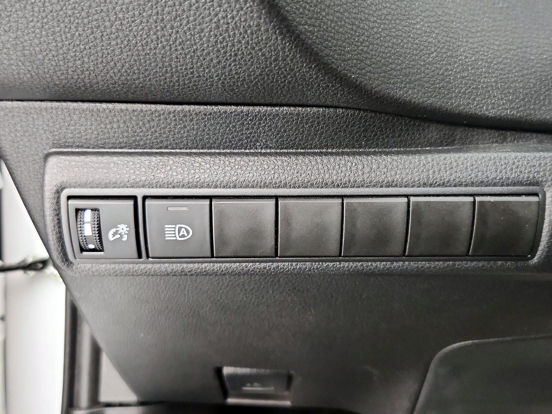 Thumbnail: 2025 Toyota Corolla - 13