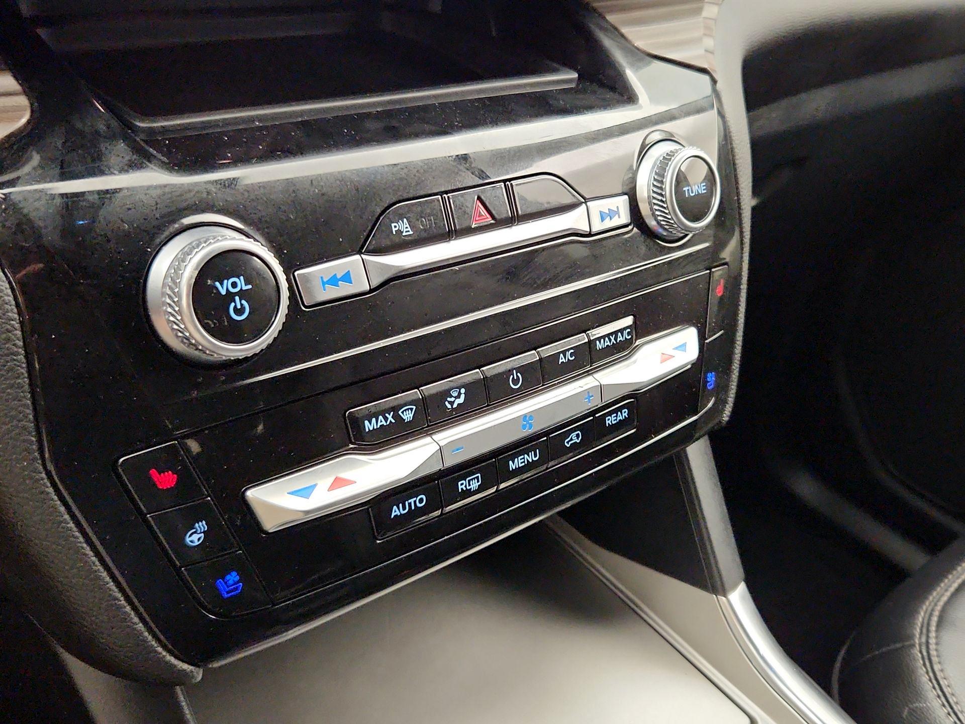 Thumbnail: 2023 Ford Explorer - 17