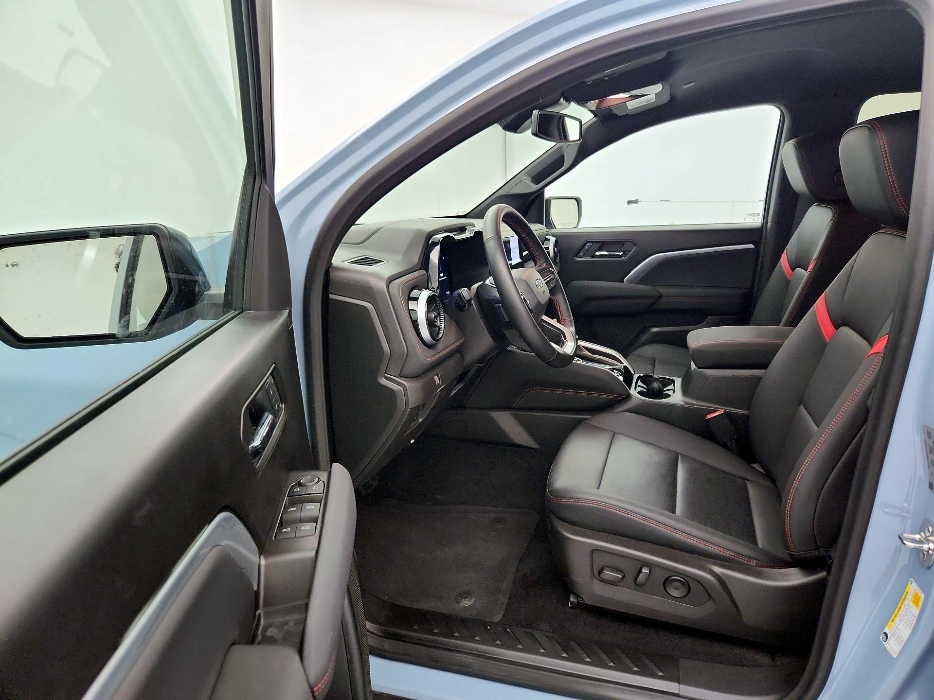 Thumbnail: 2025 Chevrolet Colorado - 11