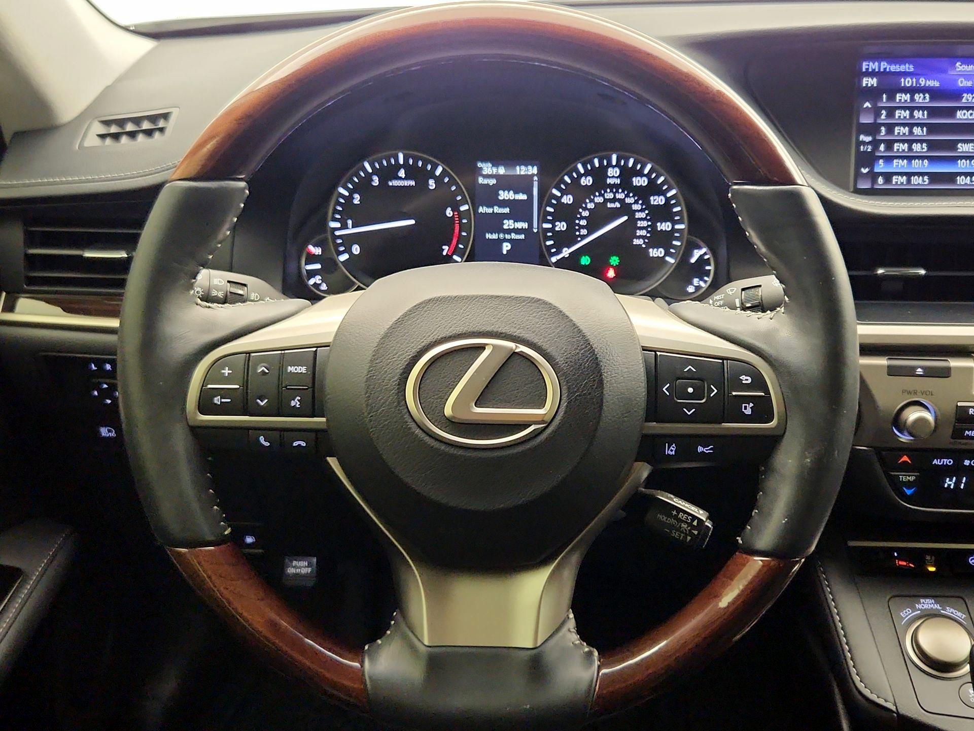 Thumbnail: 2018 Lexus ES - 10