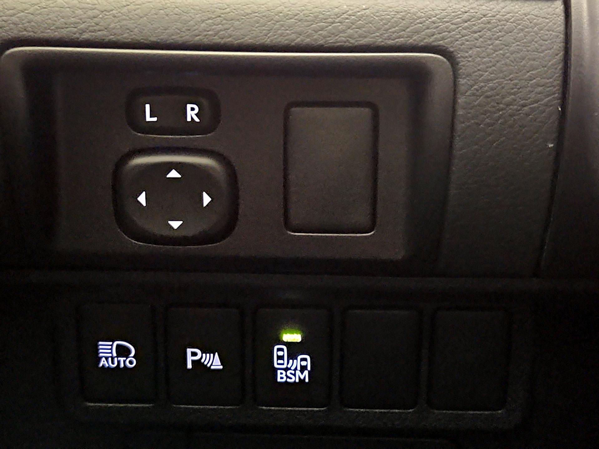 Thumbnail: 2018 Lexus ES - 13