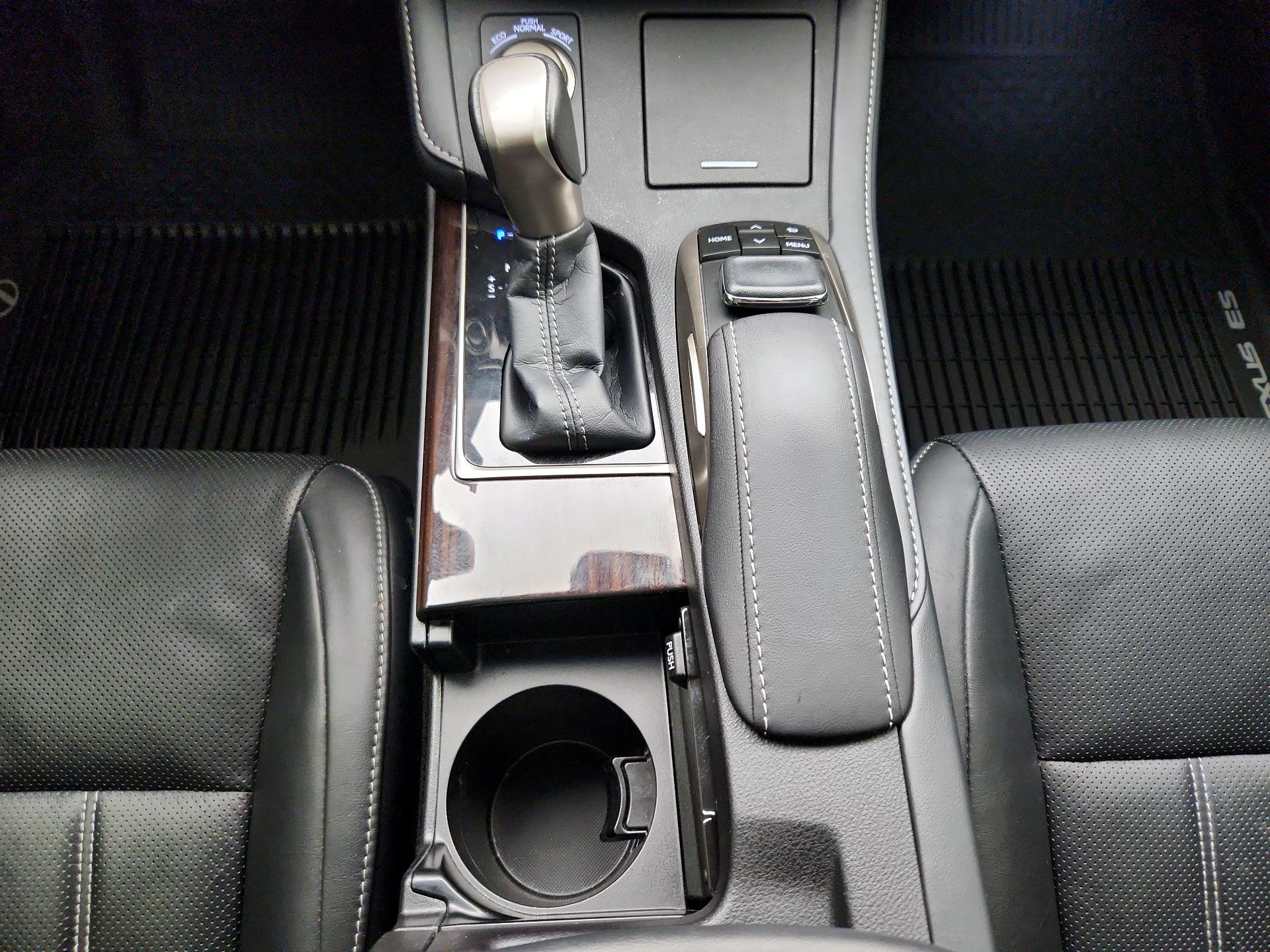 Thumbnail: 2018 Lexus ES - 18