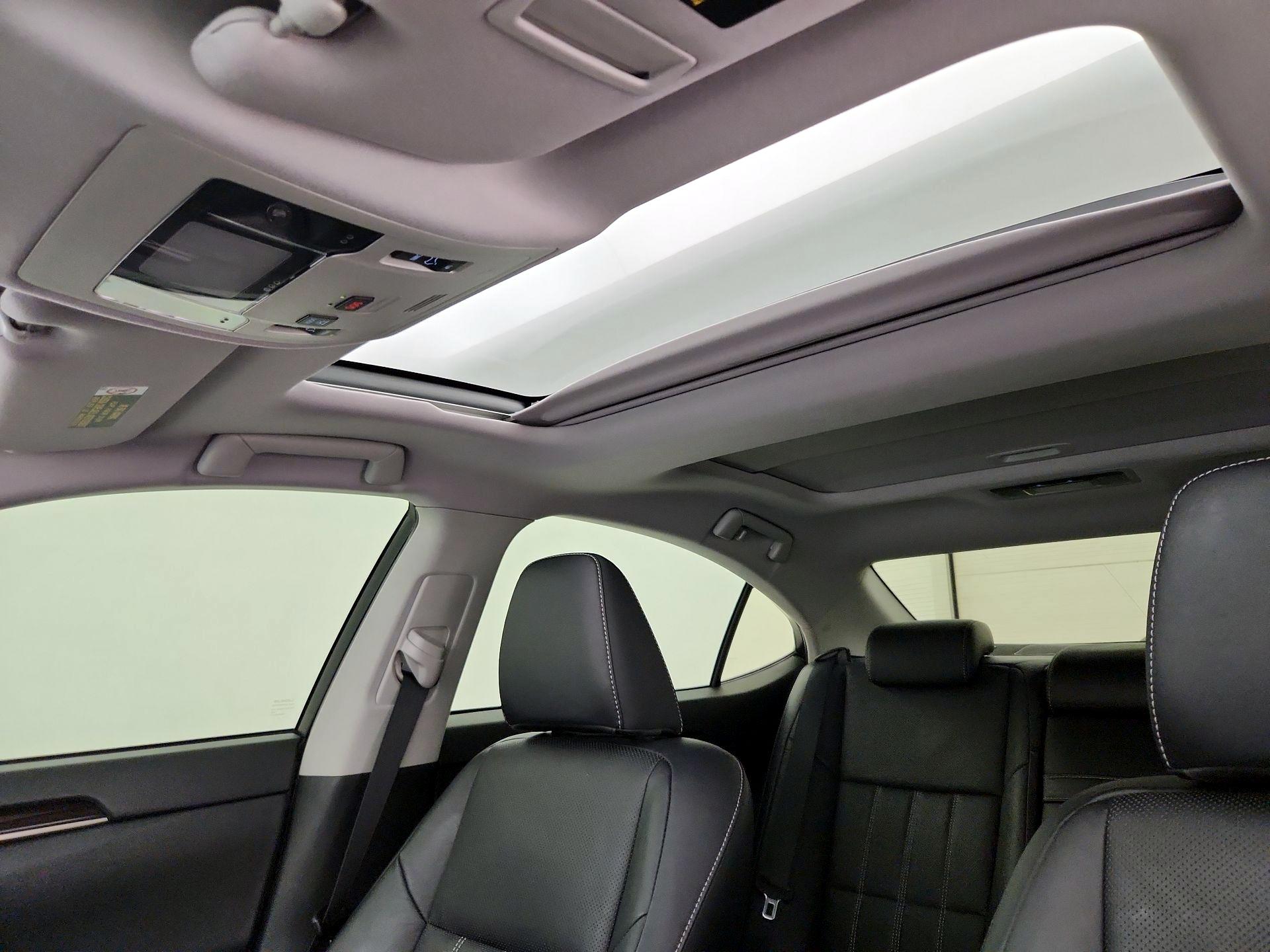 Thumbnail: 2018 Lexus ES - 20