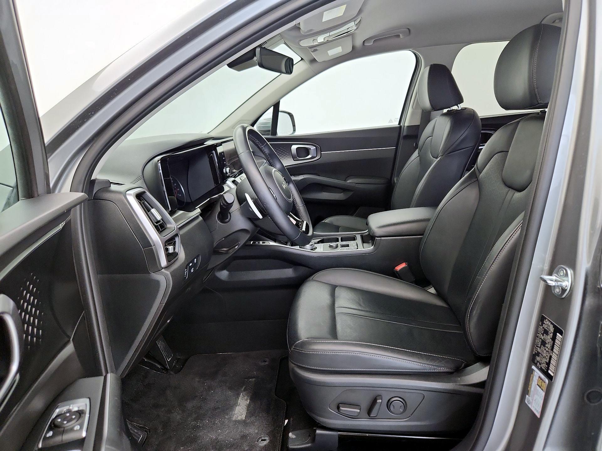 Thumbnail: 2023 Kia Sorento - 11