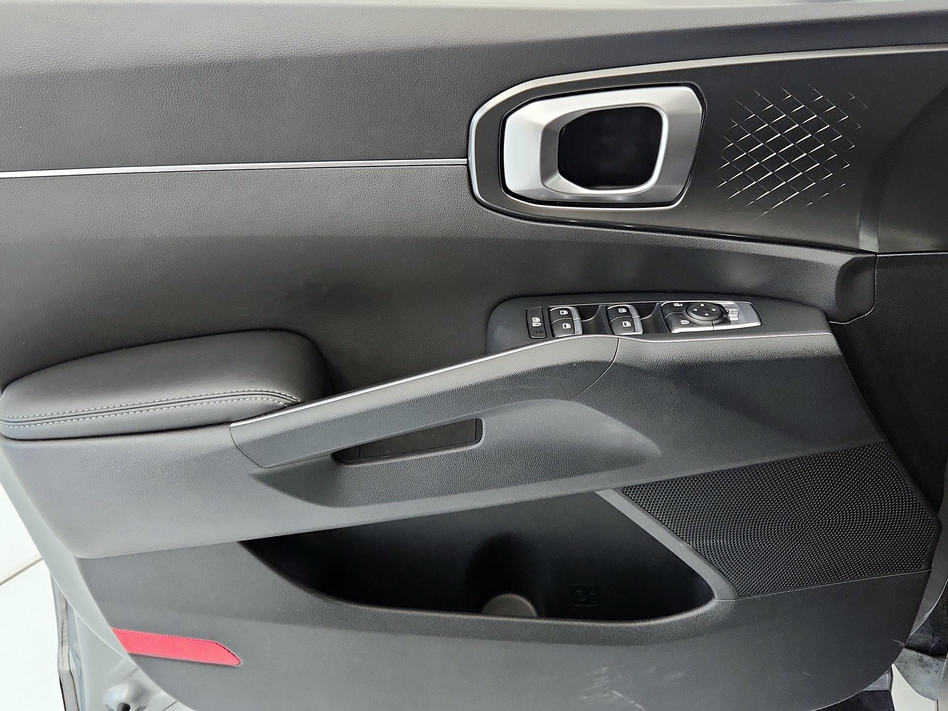 Thumbnail: 2023 Kia Sorento - 12