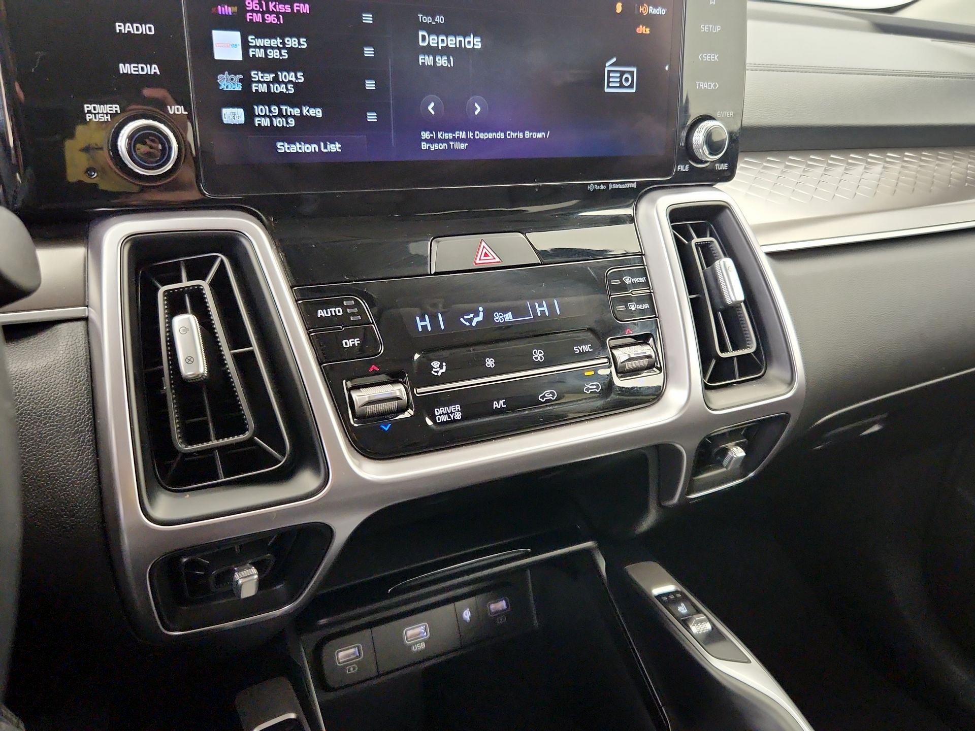 Thumbnail: 2023 Kia Sorento - 17