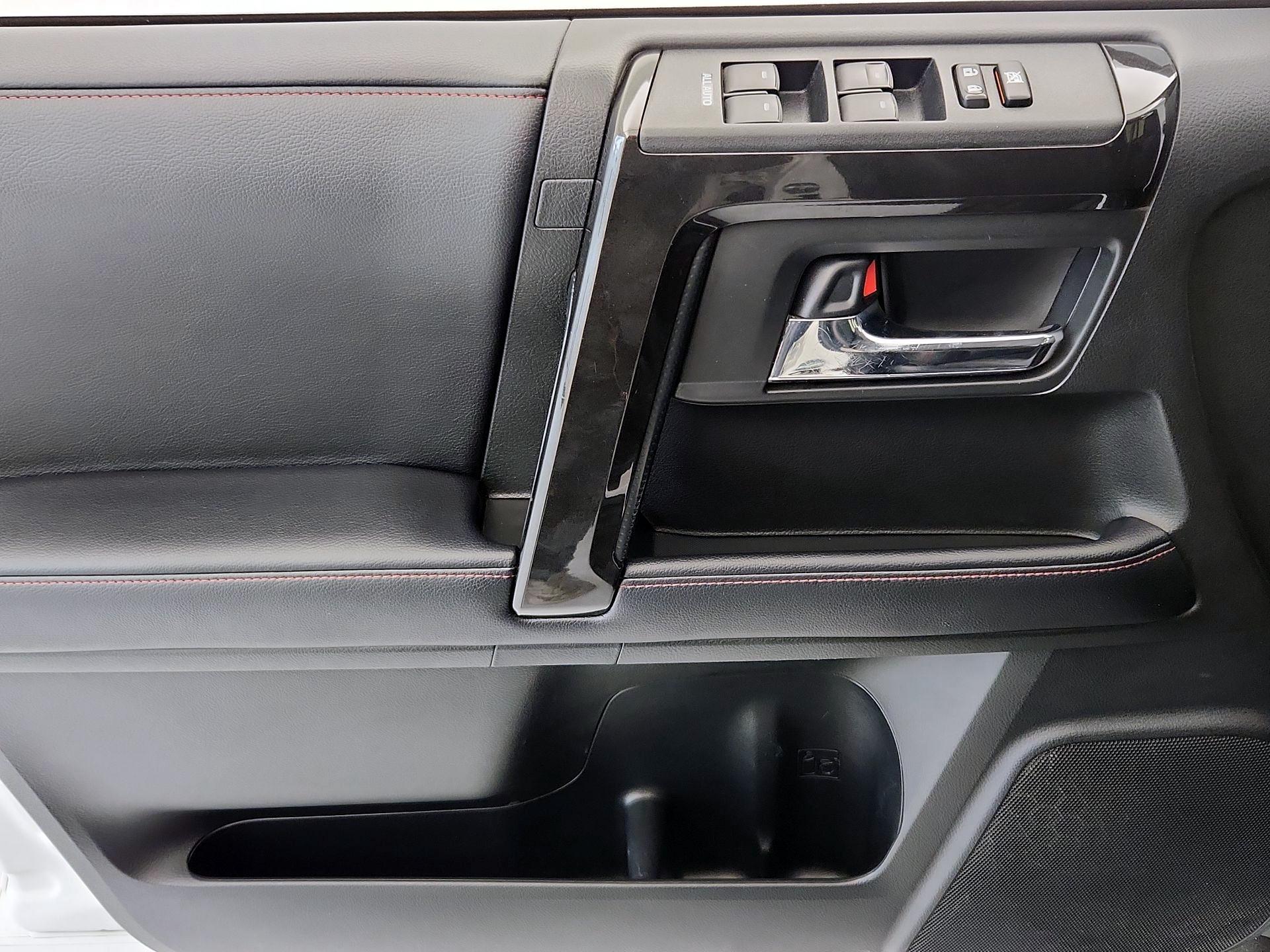 Thumbnail: 2020 Toyota 4Runner - 12