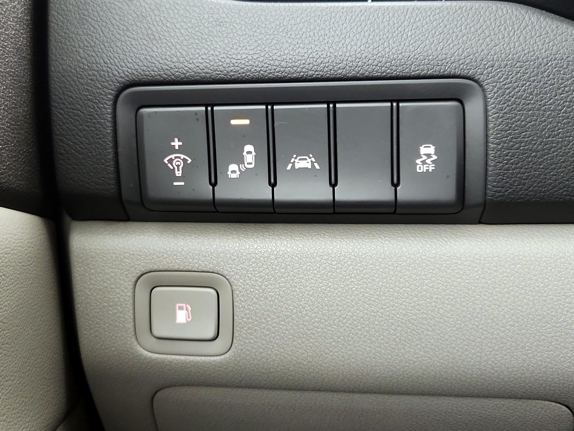 Thumbnail: 2017 Kia Sedona - 13