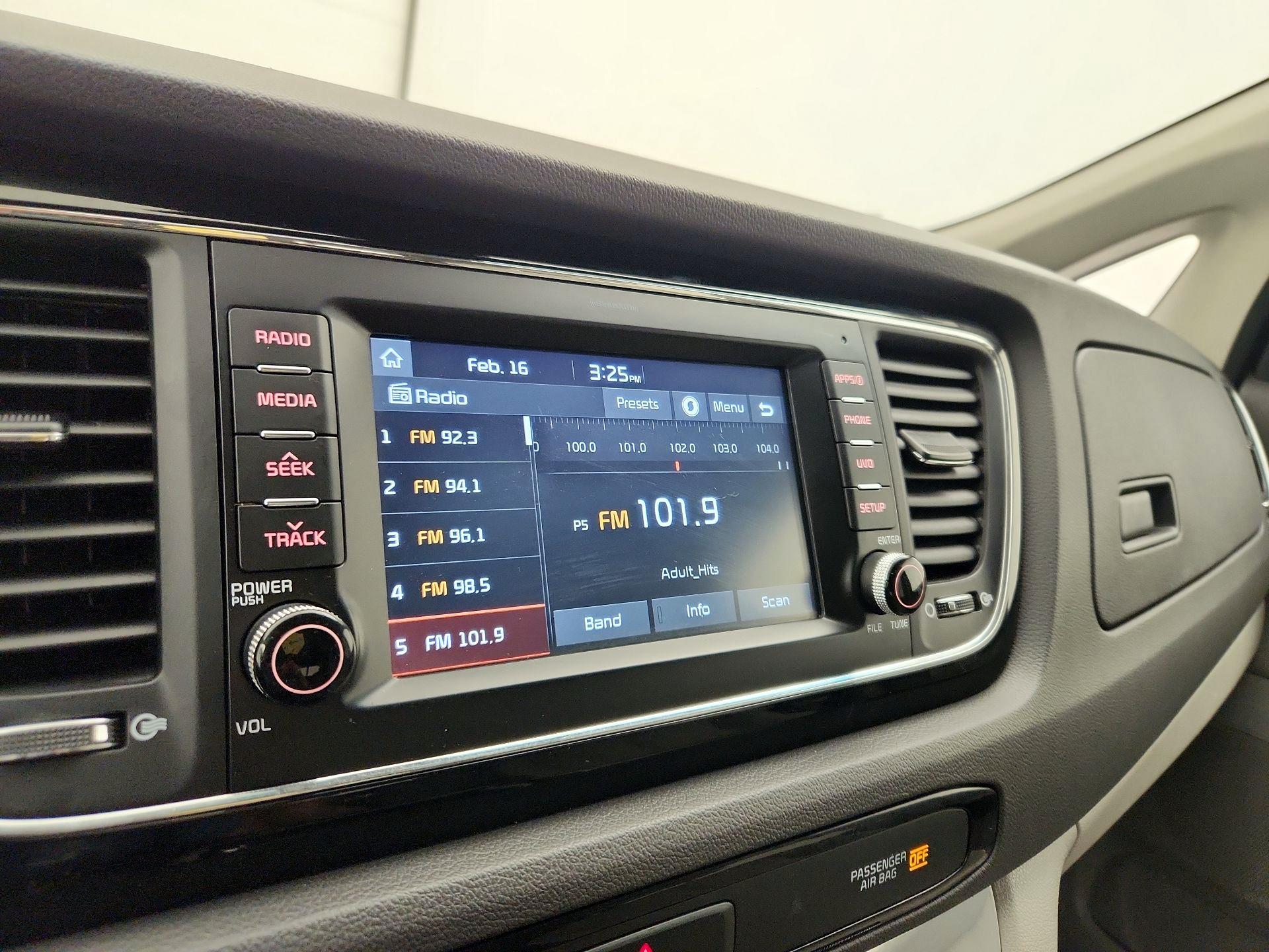 Thumbnail: 2017 Kia Sedona - 15