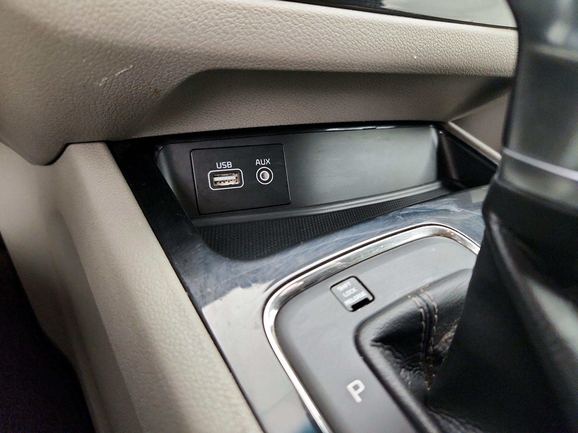 Thumbnail: 2017 Kia Sedona - 18