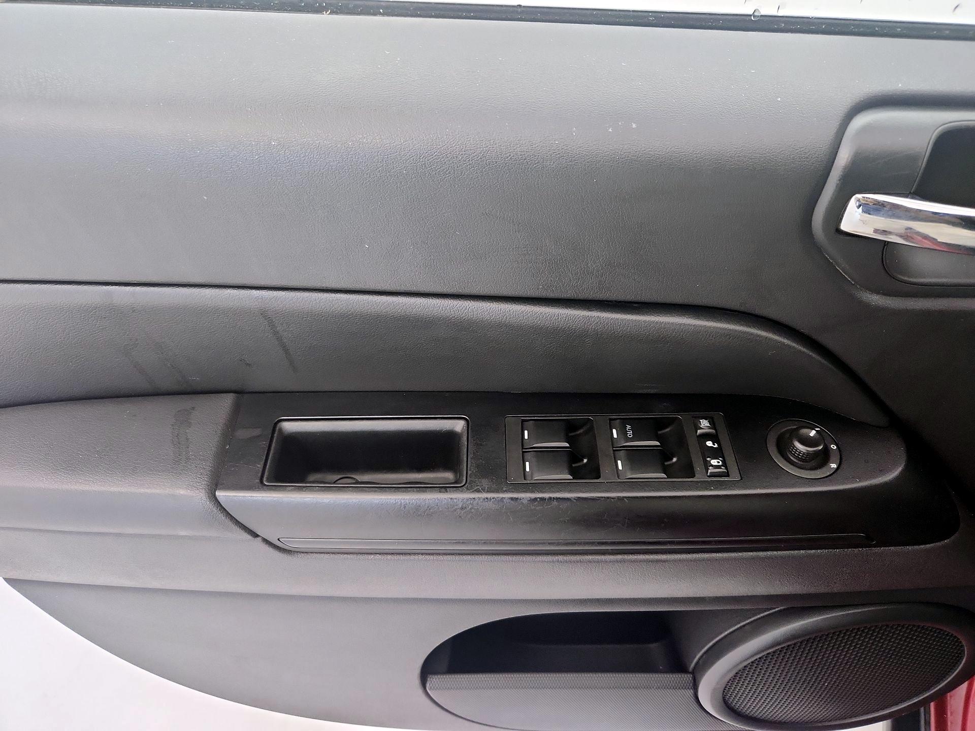 Thumbnail: 2016 Jeep Compass - 12