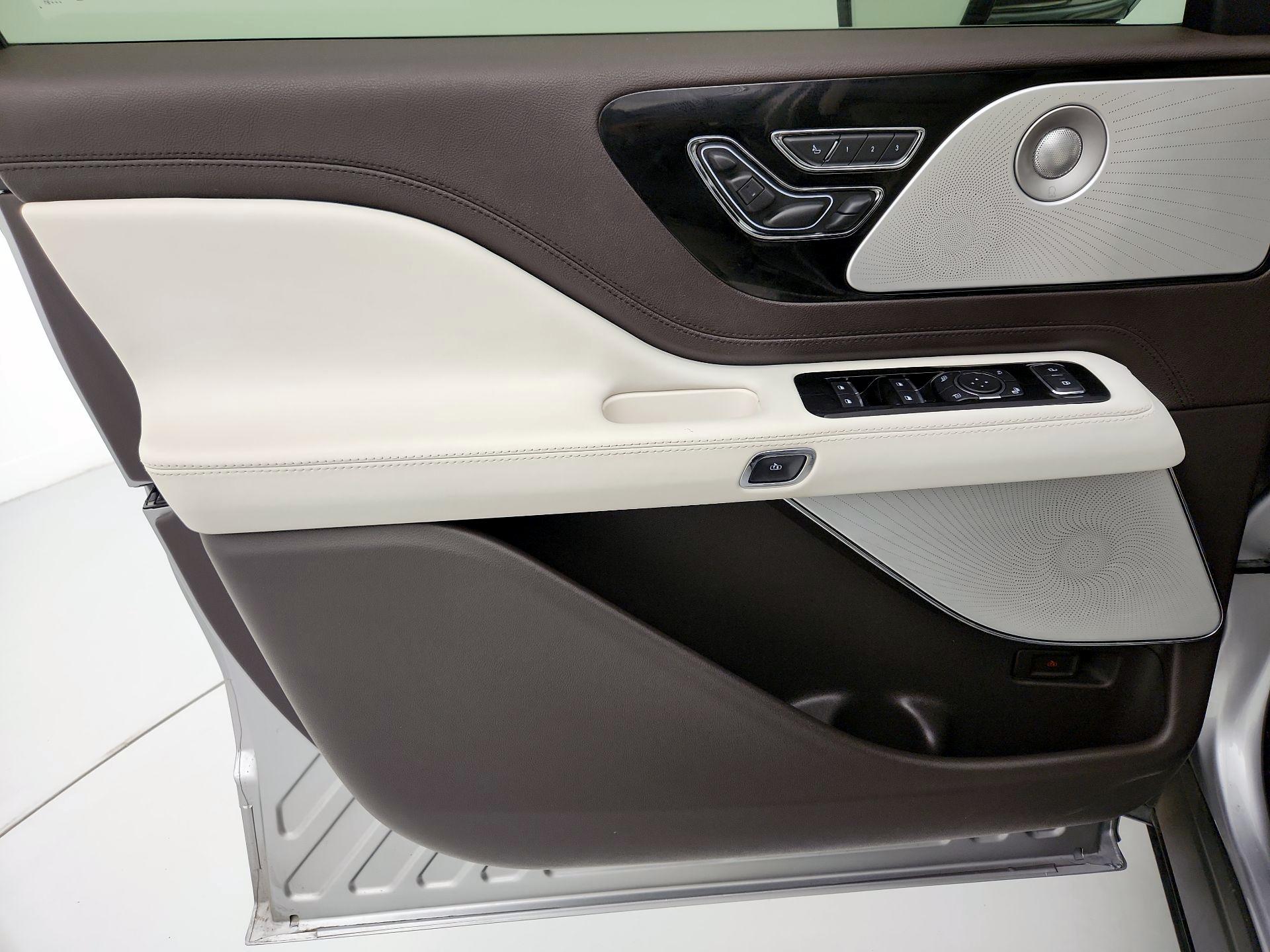 Thumbnail: 2021 Lincoln Aviator - 12