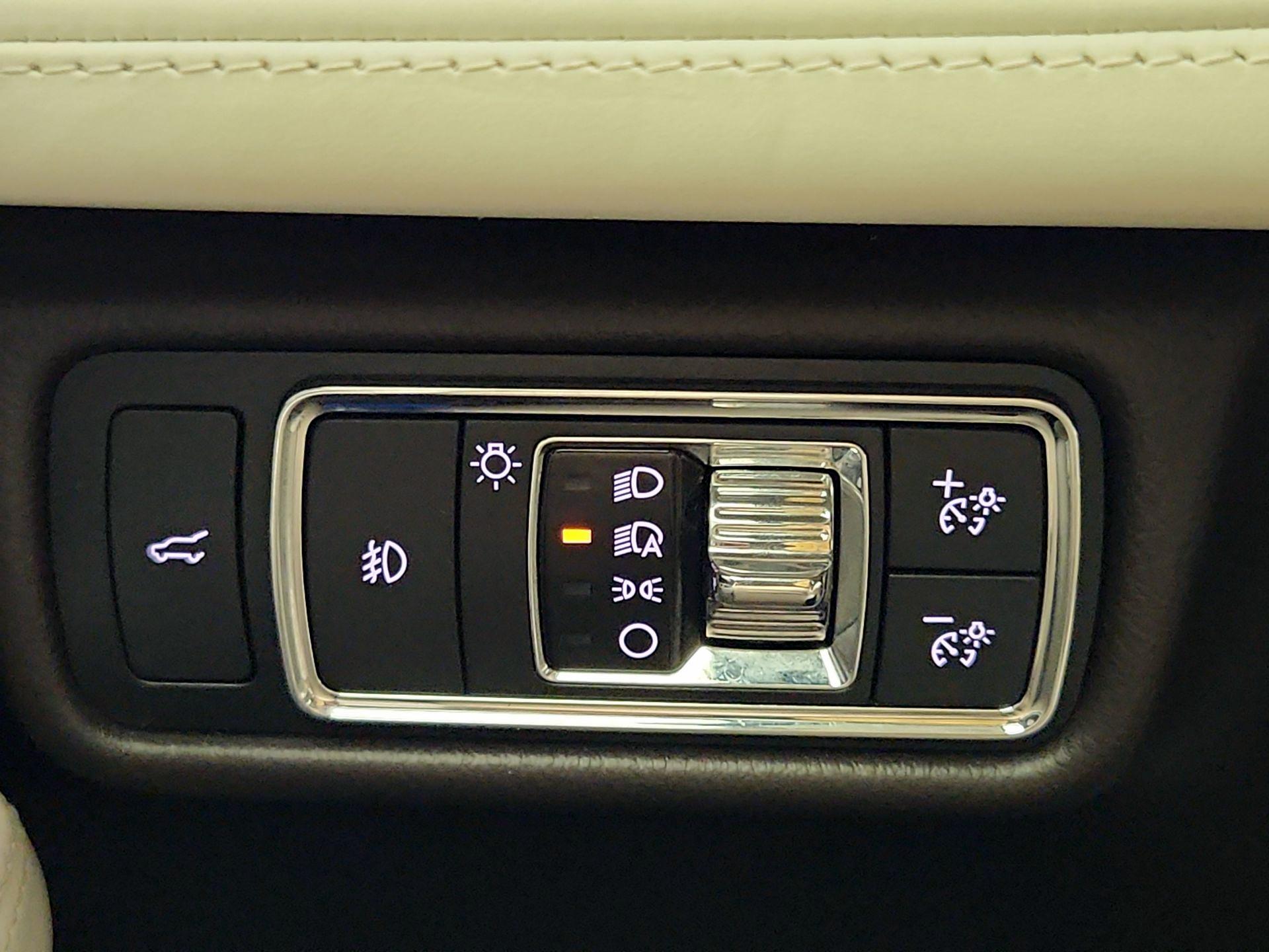 Thumbnail: 2021 Lincoln Aviator - 13