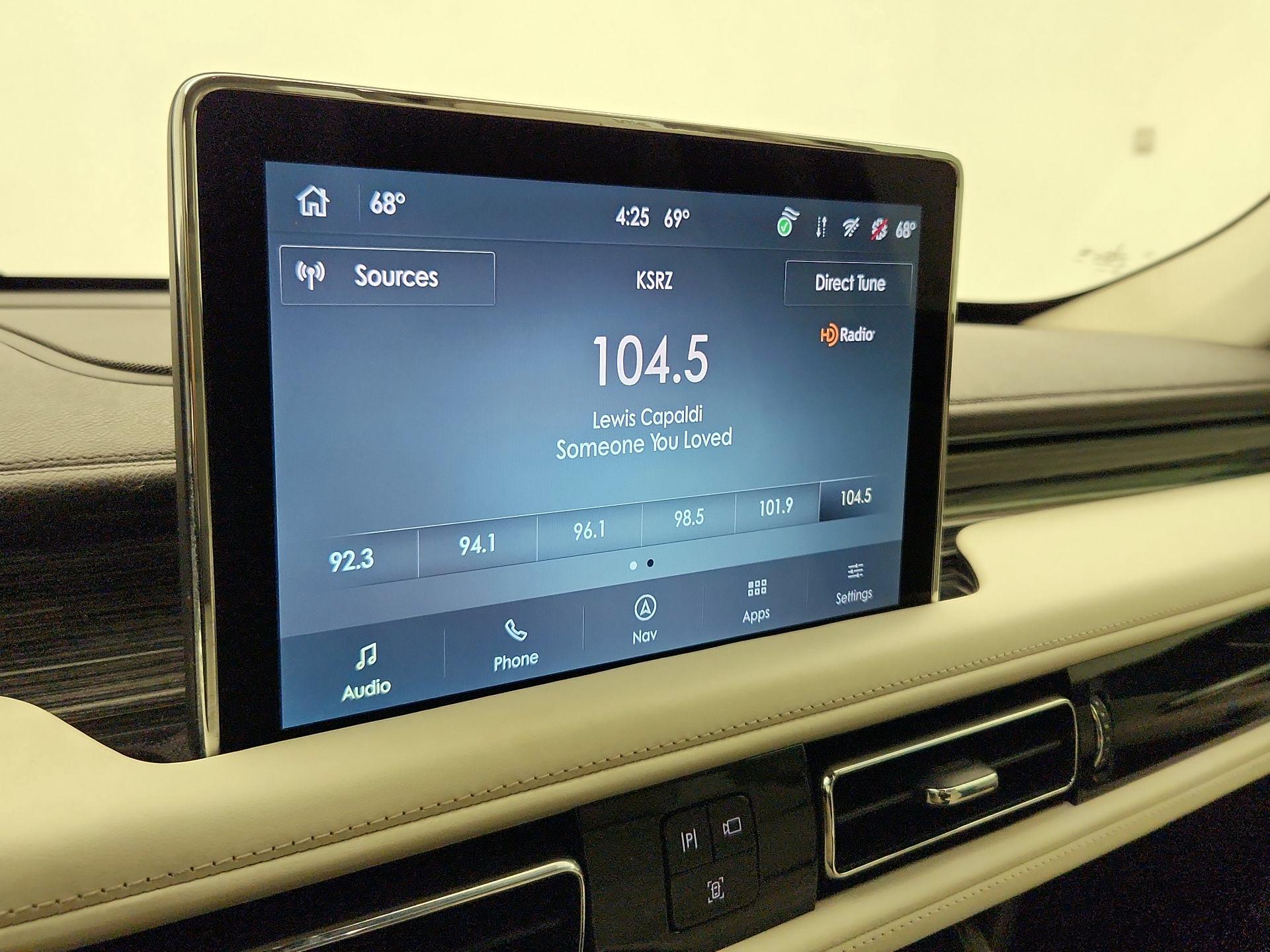 Thumbnail: 2021 Lincoln Aviator - 16