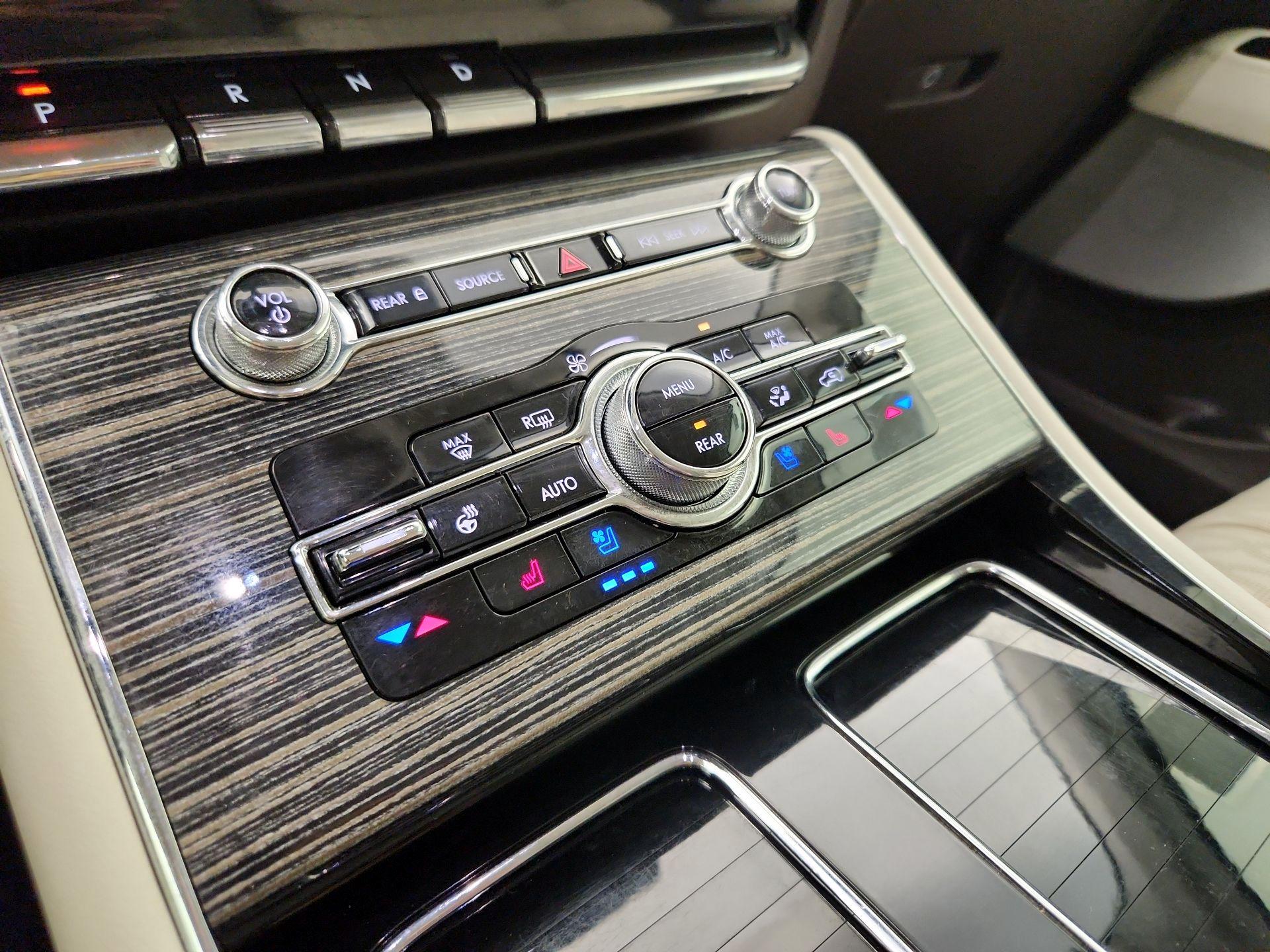 Thumbnail: 2021 Lincoln Aviator - 17